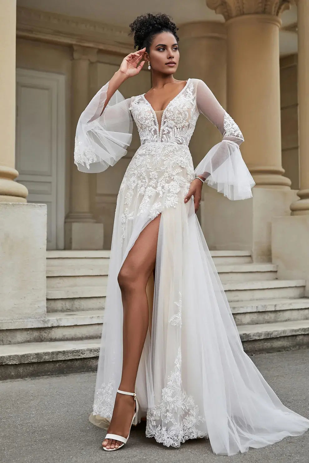 Exquisite A-Line Plunging V-neck Long Sleeves Tulle Lace Applique With Slit Hot Sale Wedding Dress