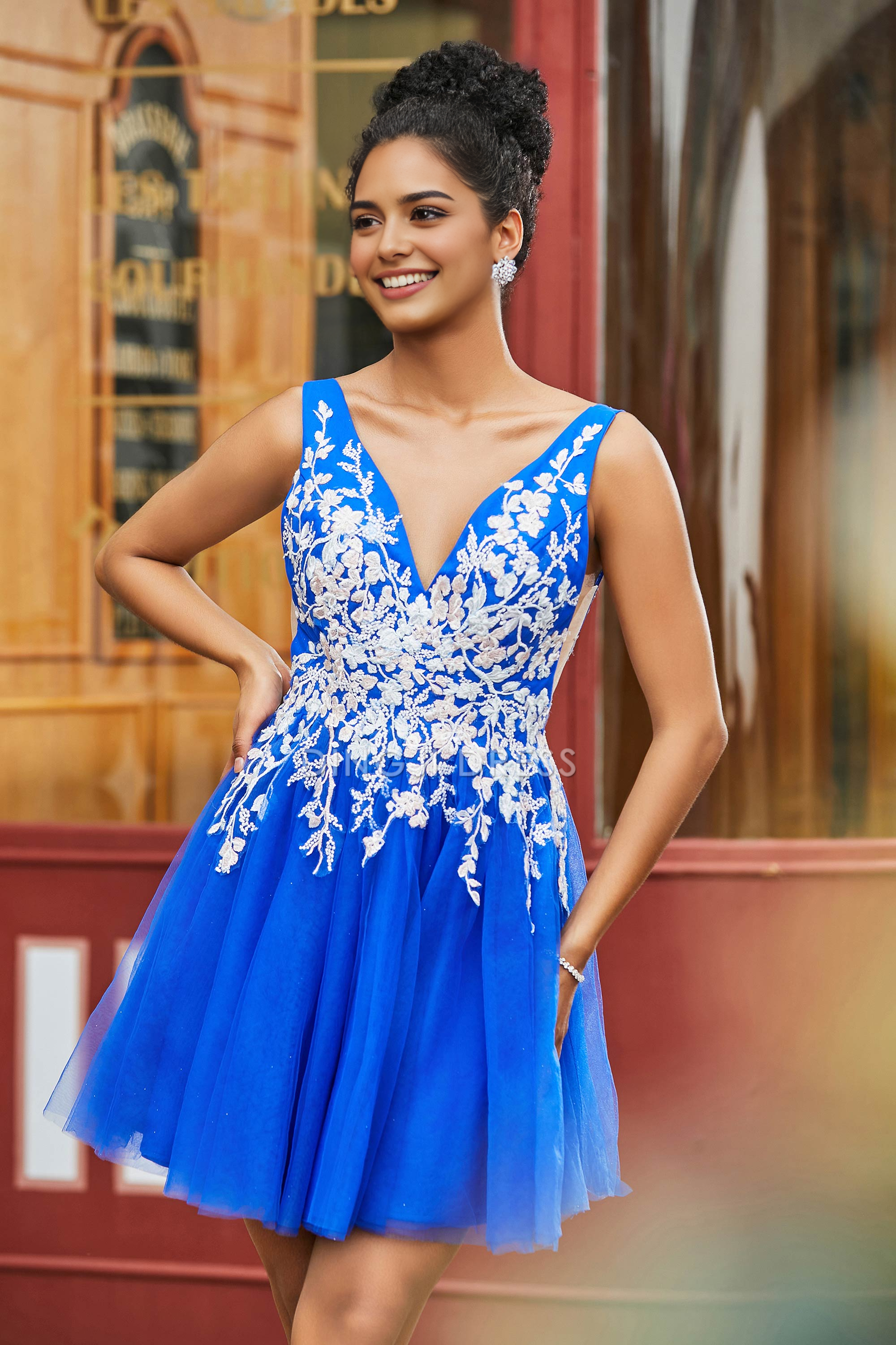 DingJiDress Hot Sale Homecoming Dress Elegant A Line V Neck Sleeveless Backless Tulle Ruched Lace Applique Retro Short Dress