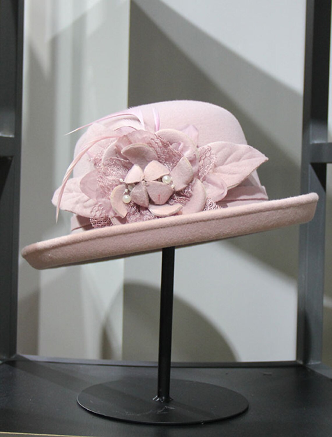 DingJiDress Blend Bowler / Cloche Hat Bucket Hat Fedora Hat Kentucky Derby Cocktail Royal Astcot Fall Wedding Elegant With Feather Appliques Headpiece