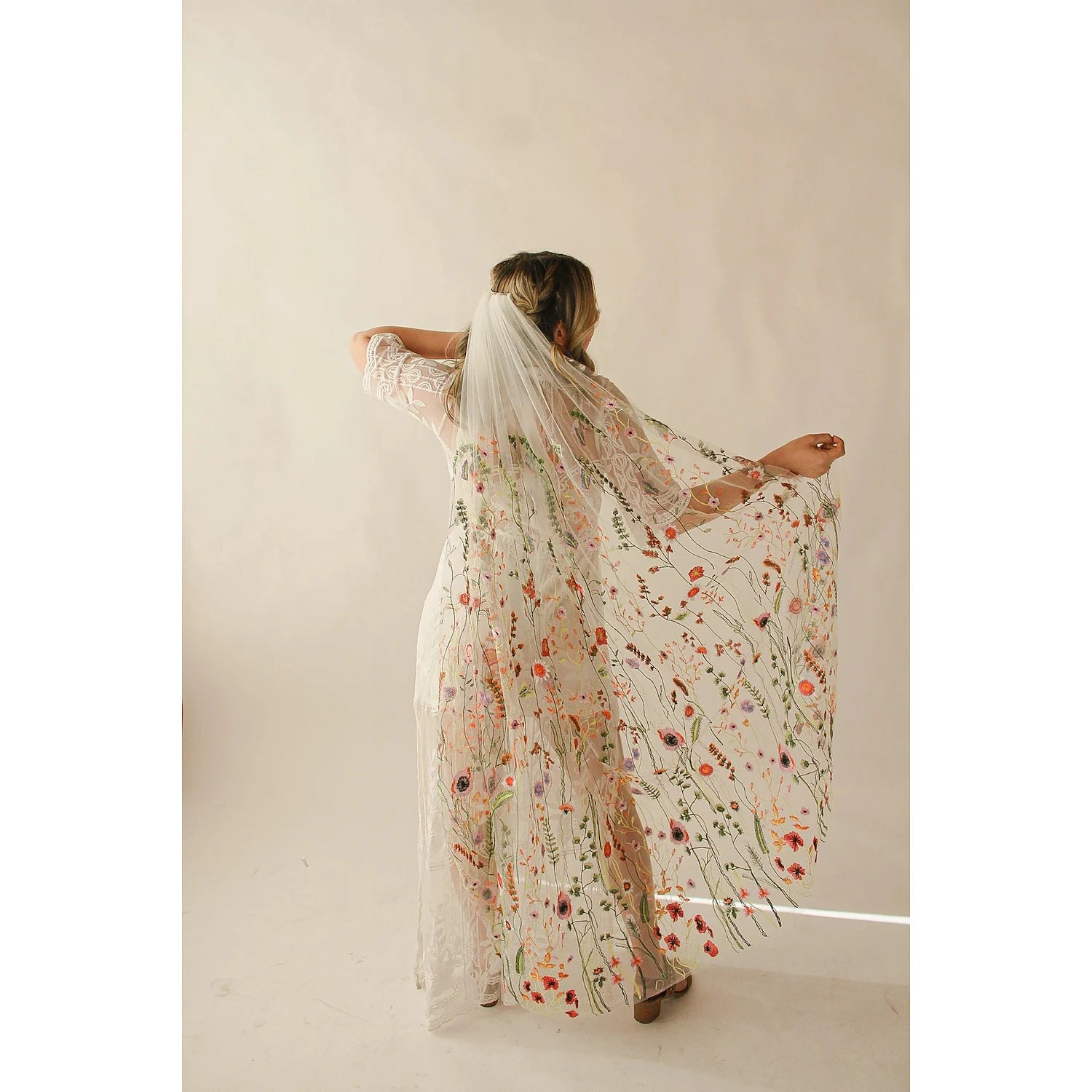 DingJiDress One-tier Flower Style Wedding Veil Chapel Veils with Embroidery 62.99 in (160cm) Tulle