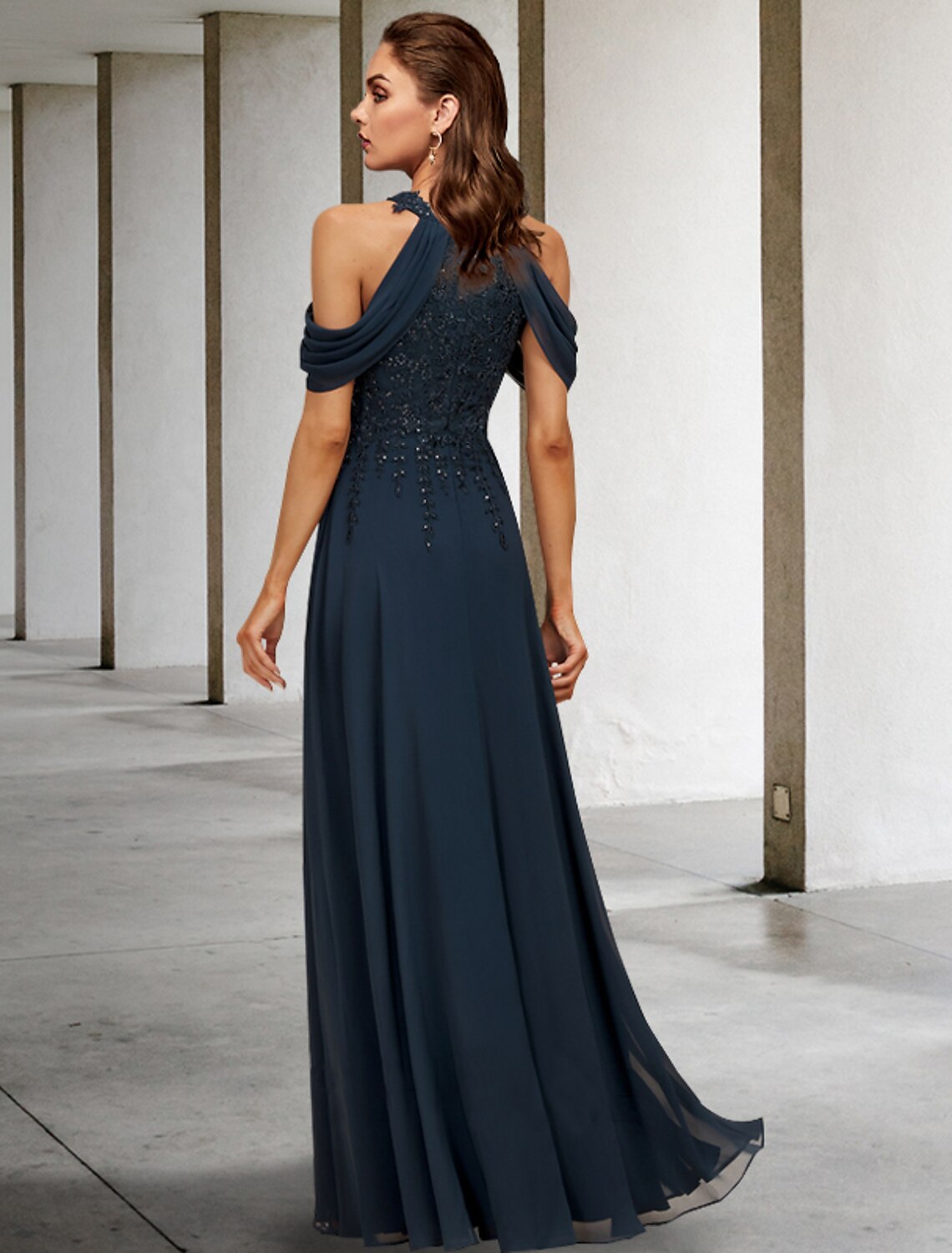 A-Line Mother of the Bride Dress Wedding Guest Plus Size Elegant Halter Neck Floor Length Lace Tulle Sequined Sleeveless with Sequin Appliques