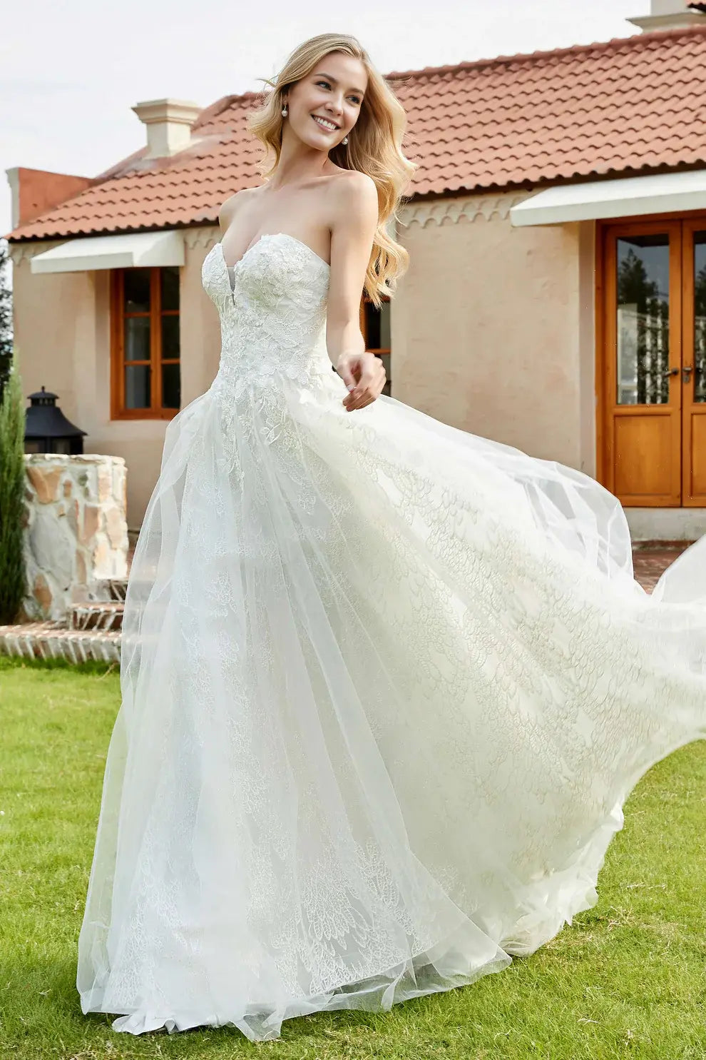 Romantic Tulle Exquisite Lace A-Line Strapless Sweetheart Neckline with Lace Up Backless Affordable Hot Sale Wedding Dress