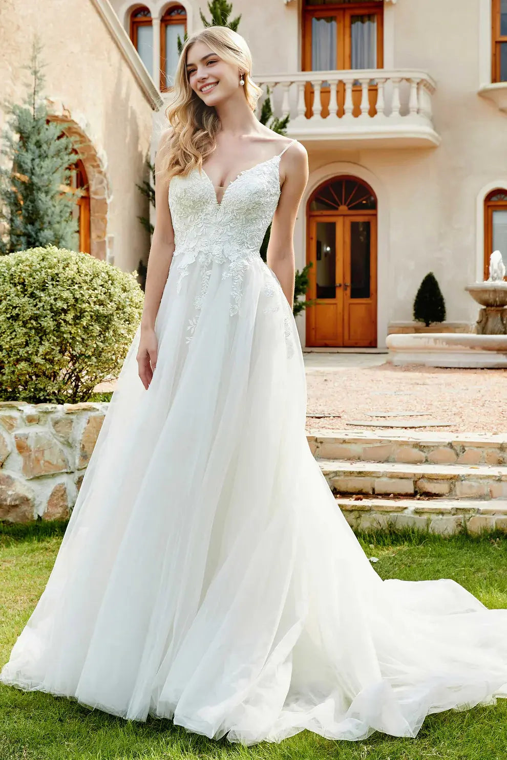 Romantic A-Line V-Neck Spaghetti Straps Sleeveless Lace Applique Backless Chapel Train Affordable Hot Sale Wedding Dress