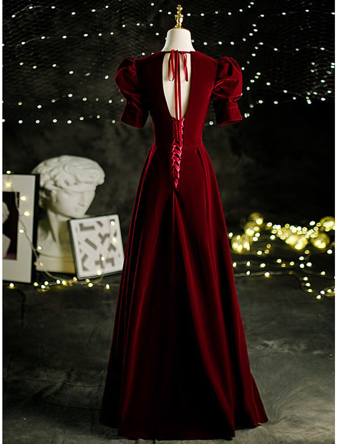 A-Line Mother of the Bride Dress Vintage Elegant V Neck Velvet Short Sleeve with Pleats