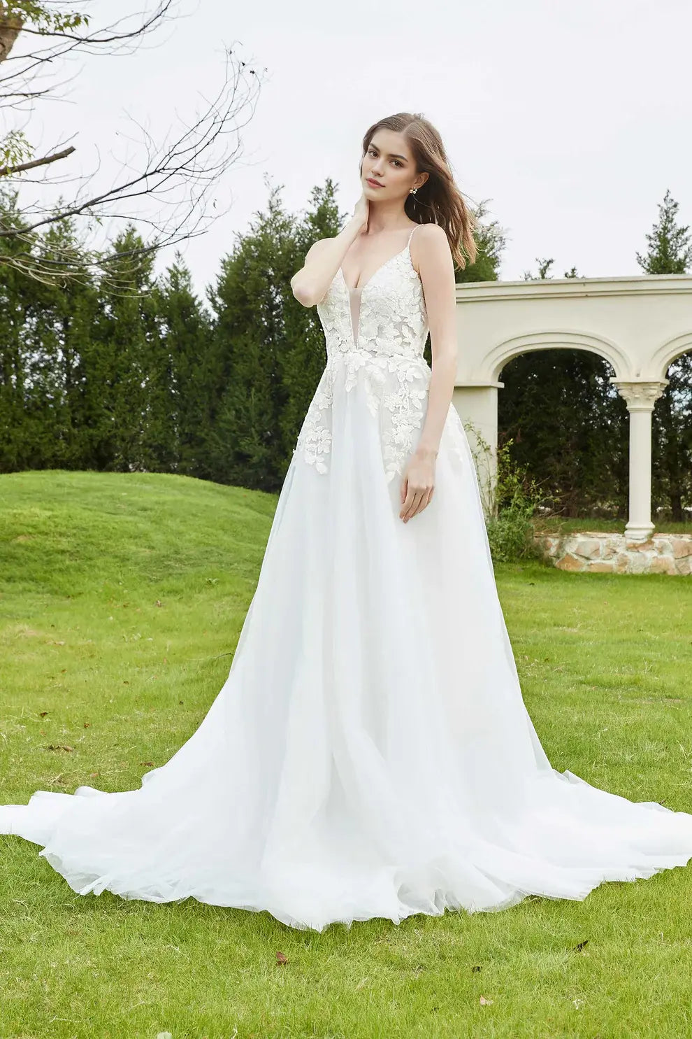 Romantic Elegant A-Line Spaghetti Strap Plunging V-Neck Sleeveless Lace Applique Backless Chapel Train Affordable Hot Sale Wedding Dress