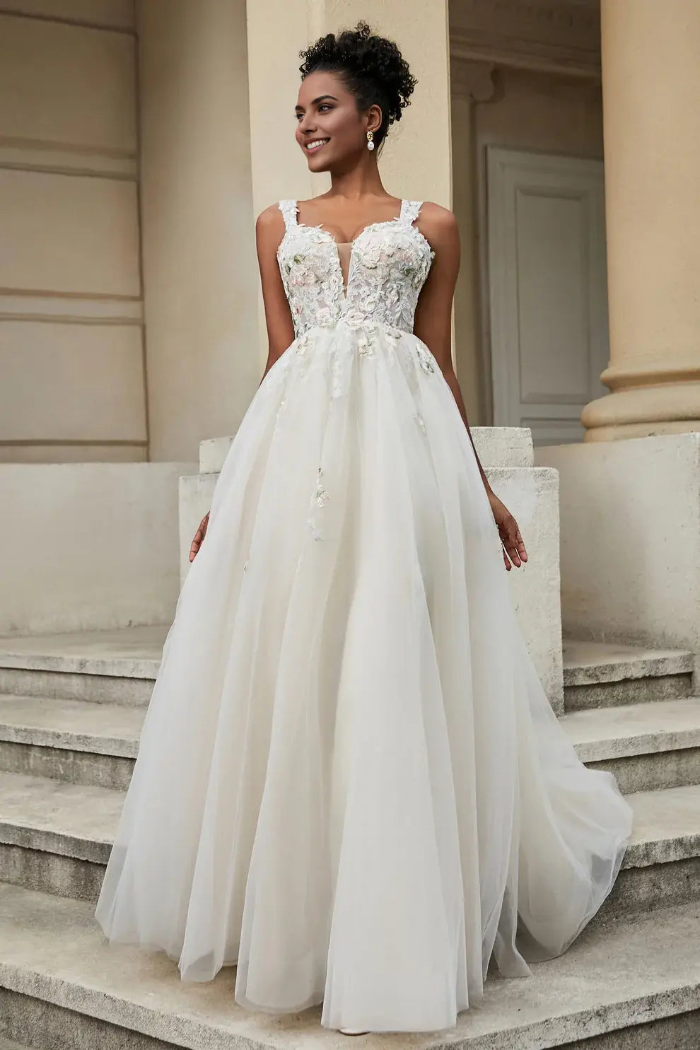 Elegant A-Line Wide Shoulder Straps Sweetheart Neckline Sleeveless Tulle Lace Applique Exquisite Hot Sale Wedding Dress