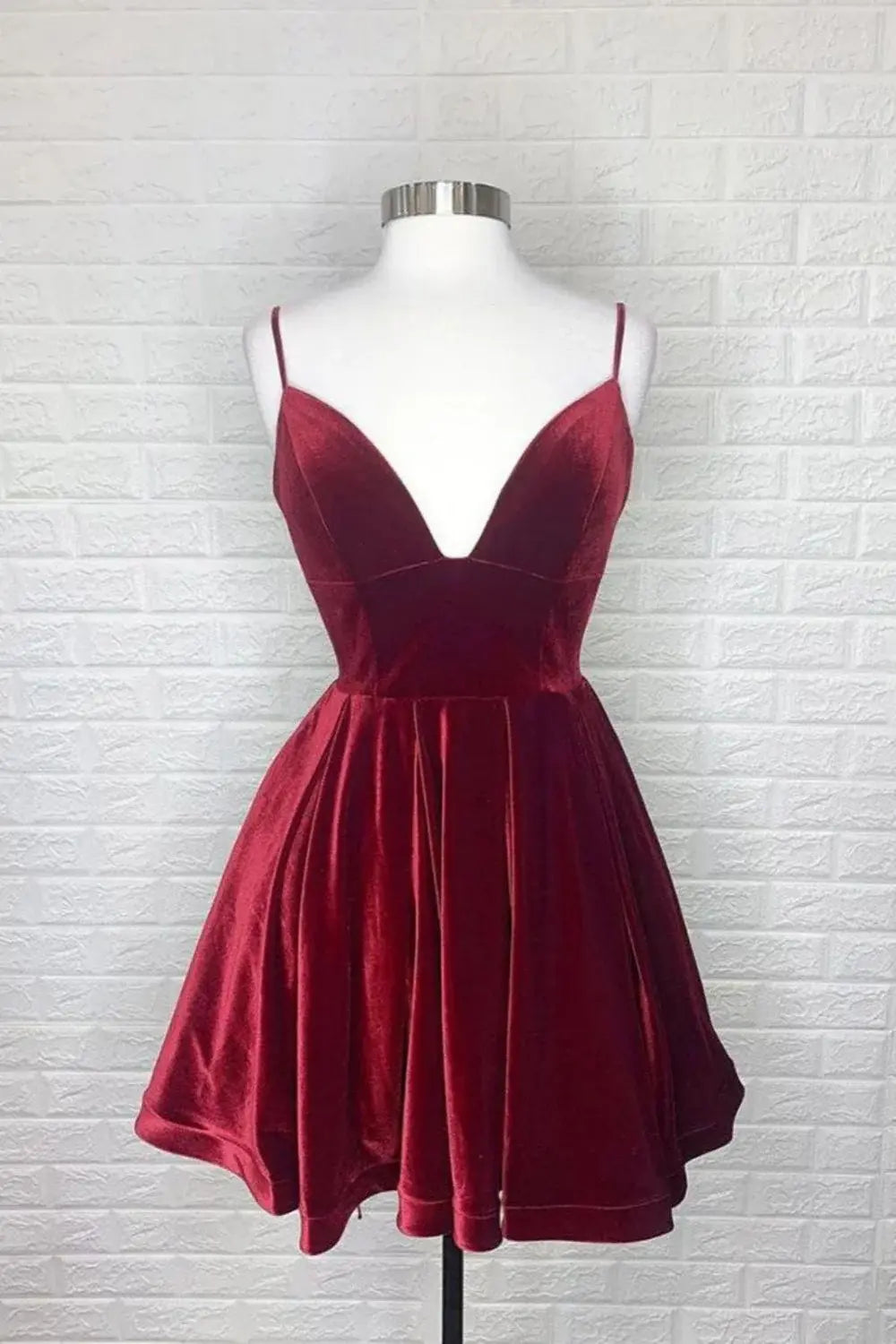 DingJiDress Short Evening Dress Elegant Velvet A-Line Spaghetti Straps V Neck Backless Simple Cocktail Dress Hot Sale Homecoming Dress