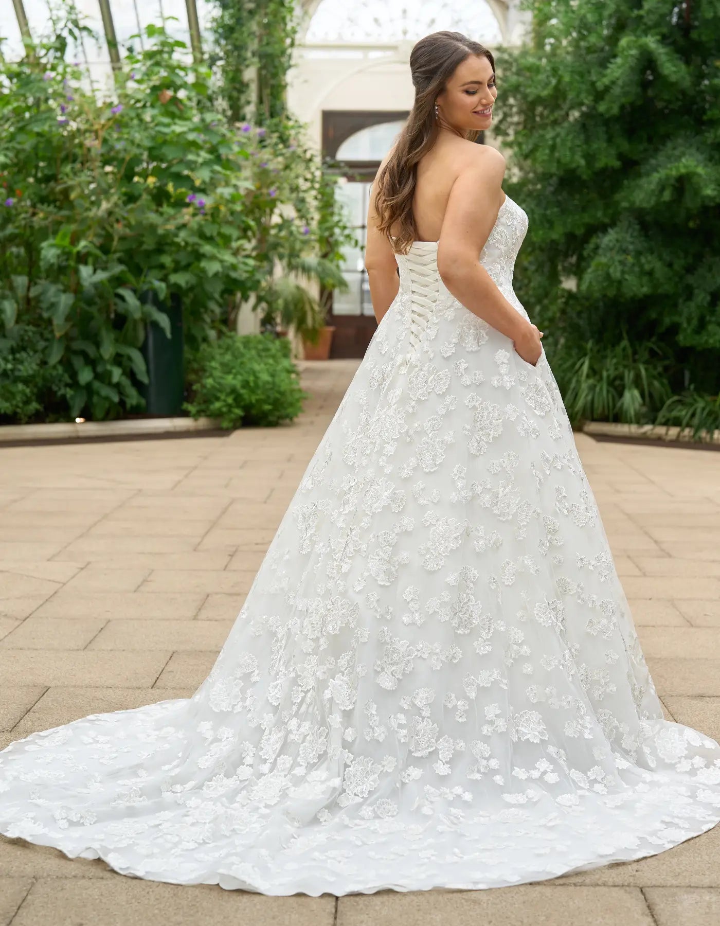 DingJiDress a shimmering embroidered a-line