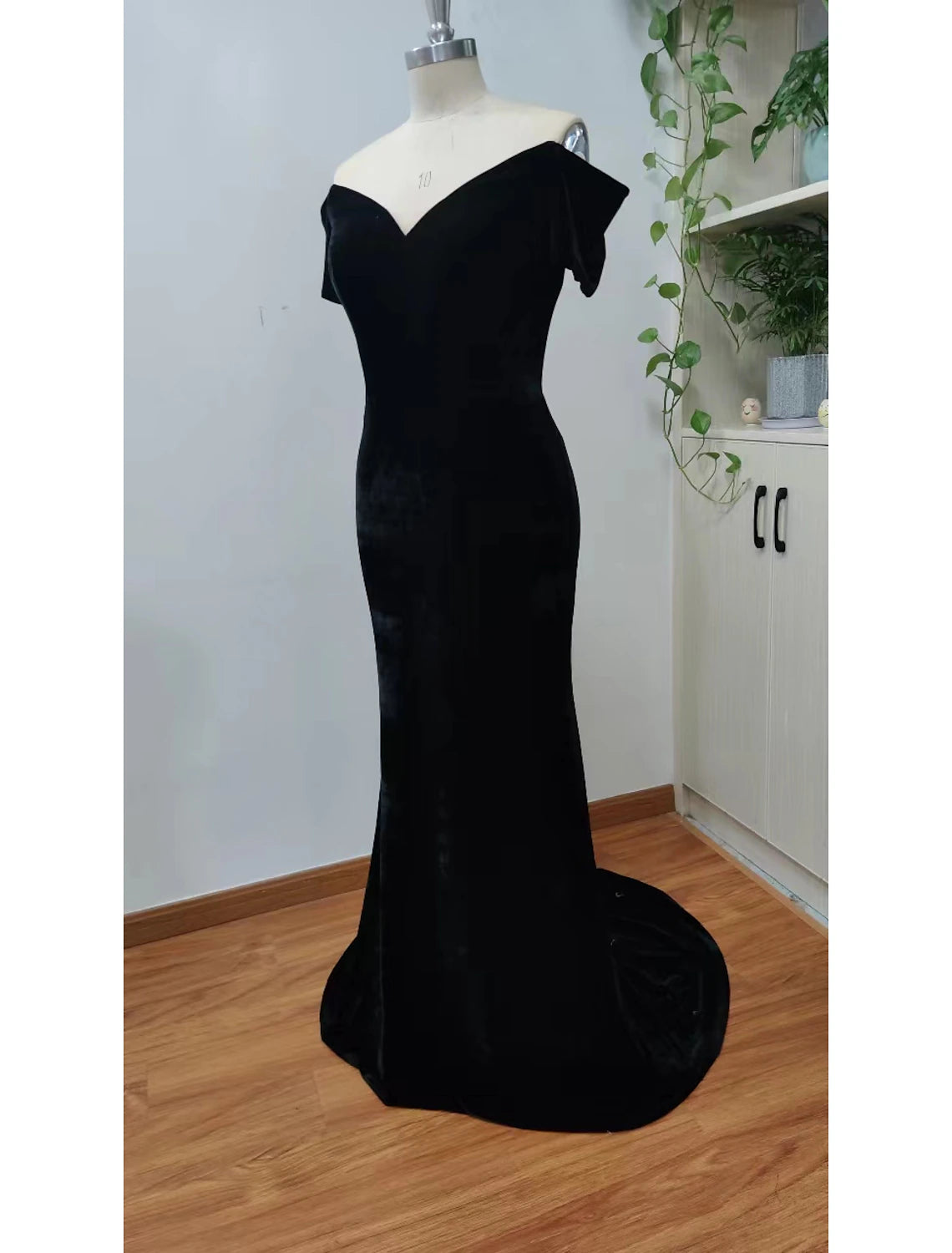 Mermaid / Trumpet Evening Gown Celebrity Style Dress Prom Formal Evening Sweep / Brush Train Short Sleeve V Neck Velvet with Sleek