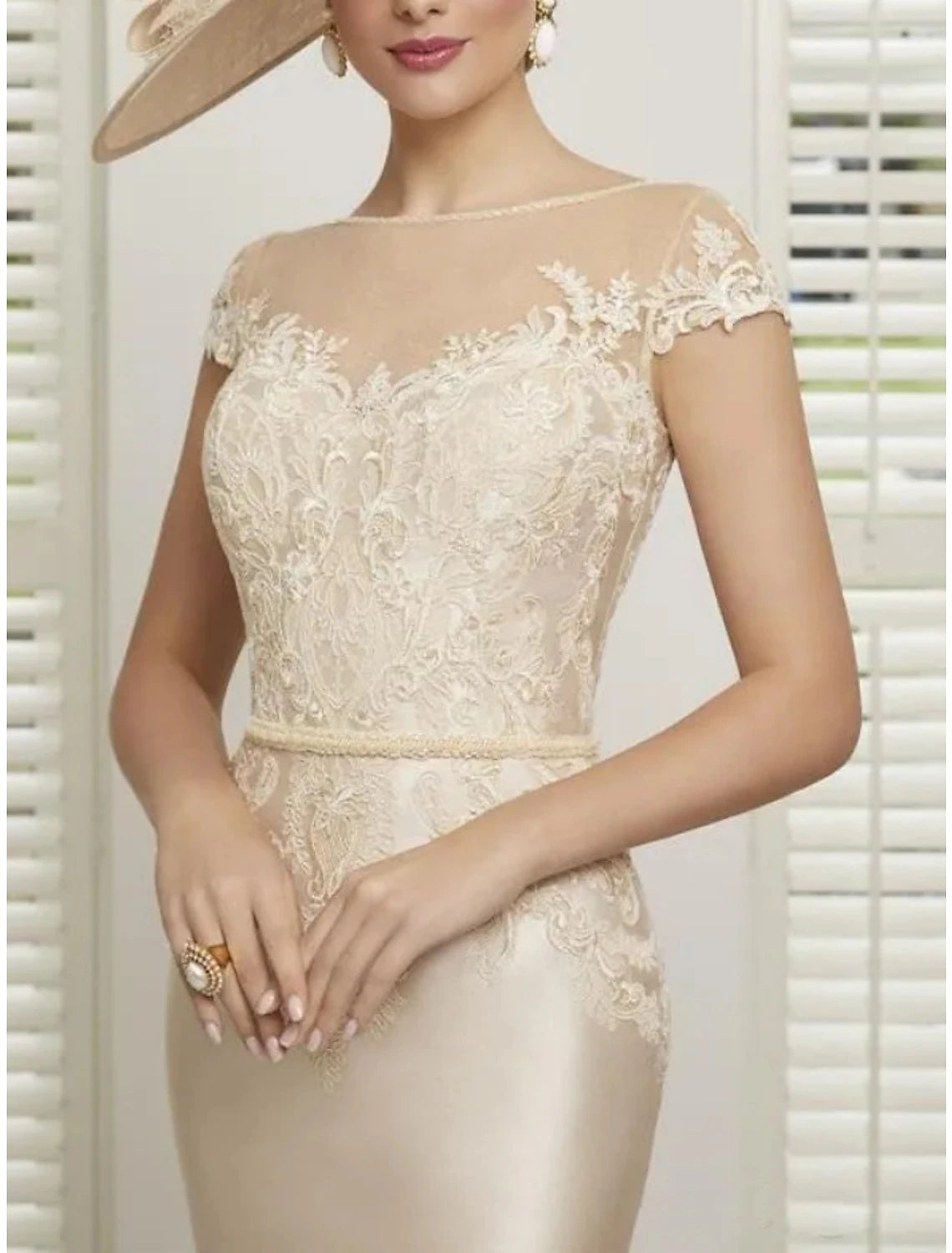 Two Piece Mother of the Bride Dress Wedding Guest Elegant Petite Illusion Neck Knee Length Chiffon Satin Lace Long Sleeve with Ruching Solid Color