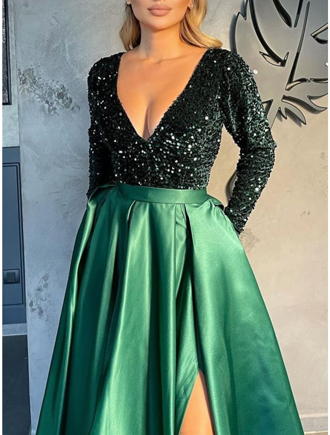 A-Line Celebrity Style Sparkle Sexy Party Wear Prom Dress V Neck Long Sleeve Sweep / Brush Train Satin with Slit Splicing