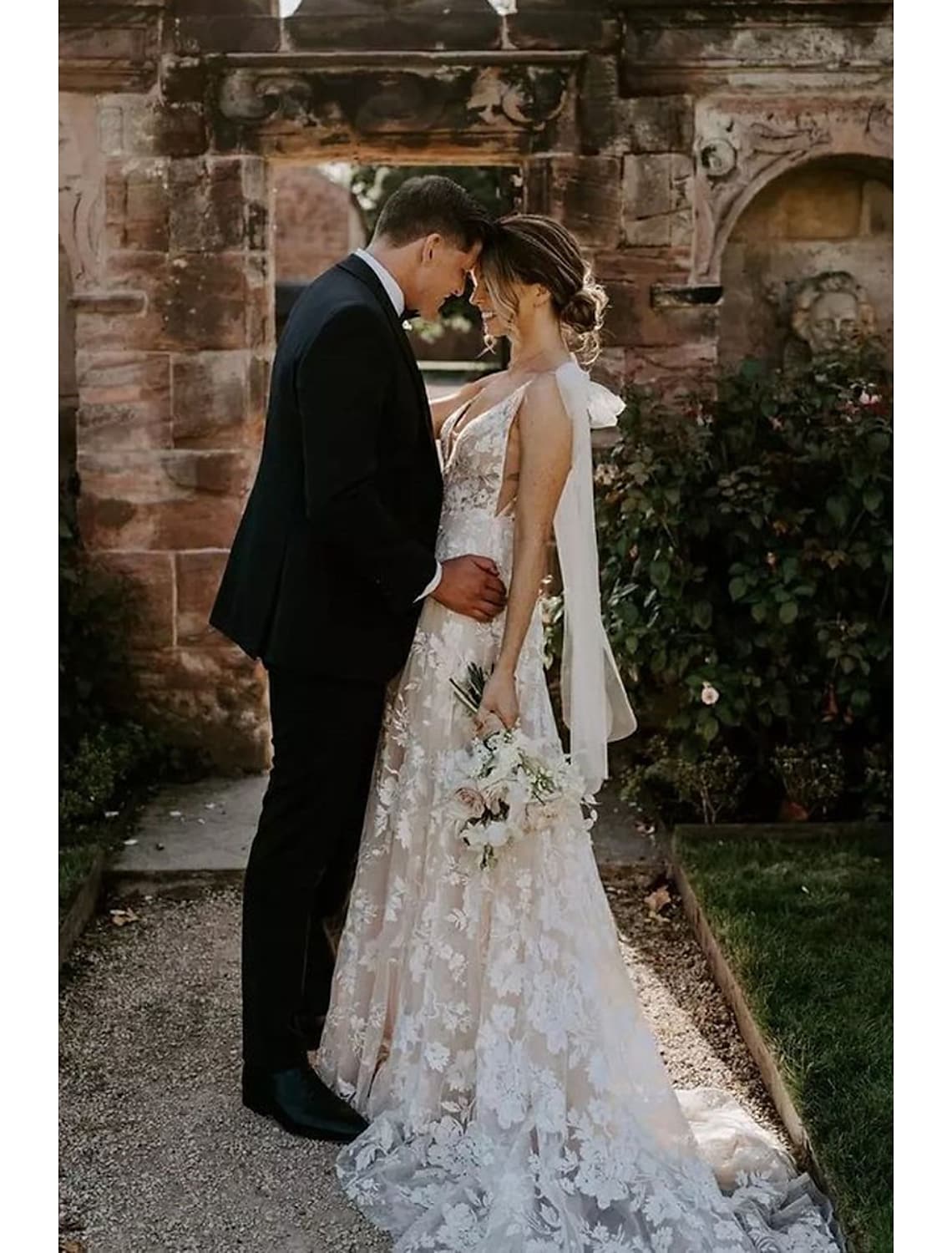 Beach Open Back Wedding Dresses Chapel Train A-Line Sleeveless V Neck Lace With Bow(s) Appliques