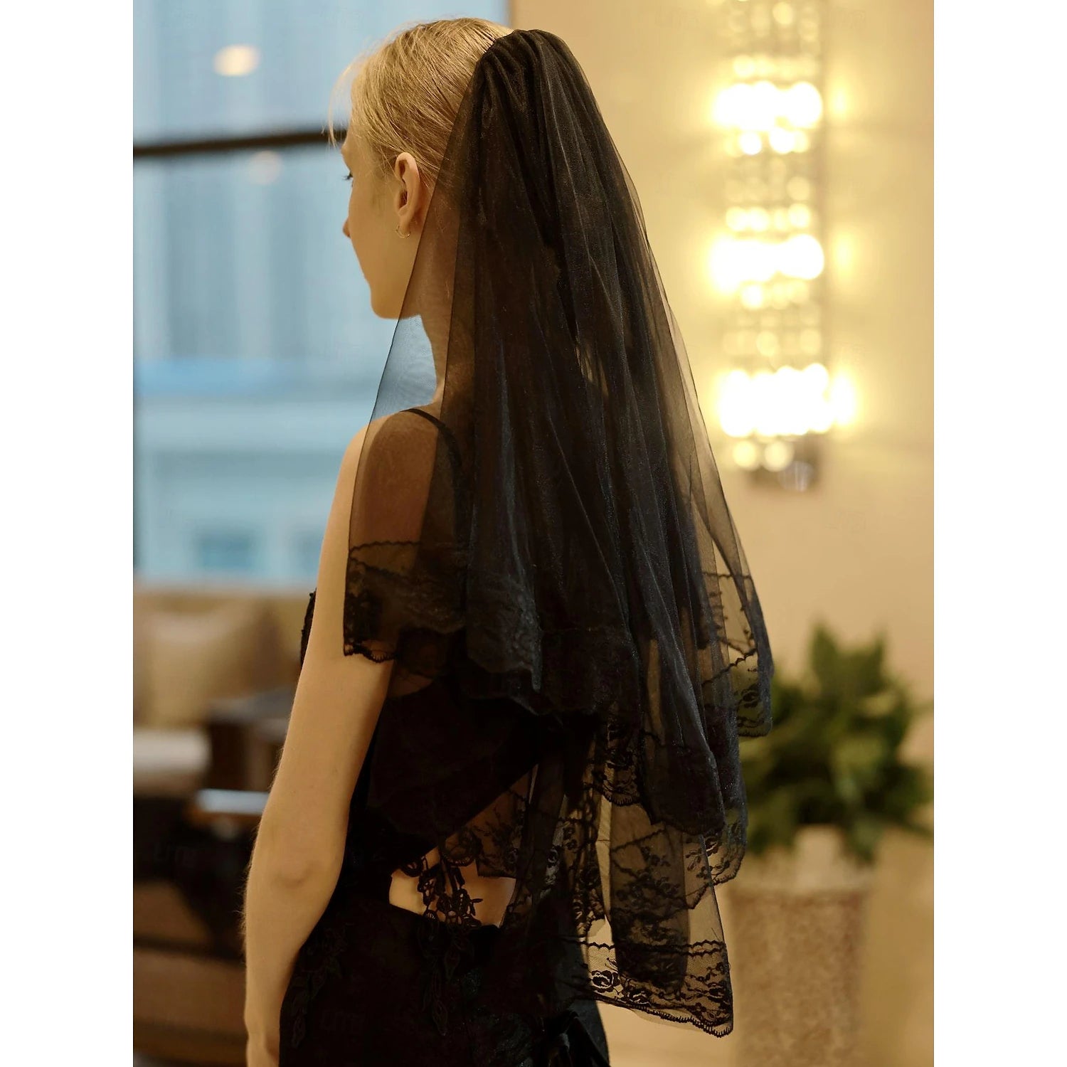DingJiDress Two-tier Antique / Lace Edge Wedding Veil Elbow with Embroidery / Splicing 21.65 in (55cm) POLY / 100% Polyester
