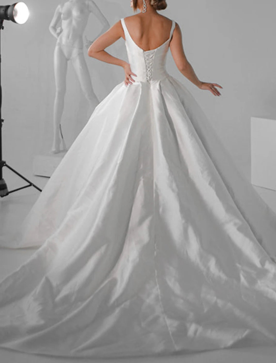 DingJiDress Royal Style Formal Wedding Dresses Ball Gown Square Neck Sleeveless Chapel Train Satin Bridal Gowns