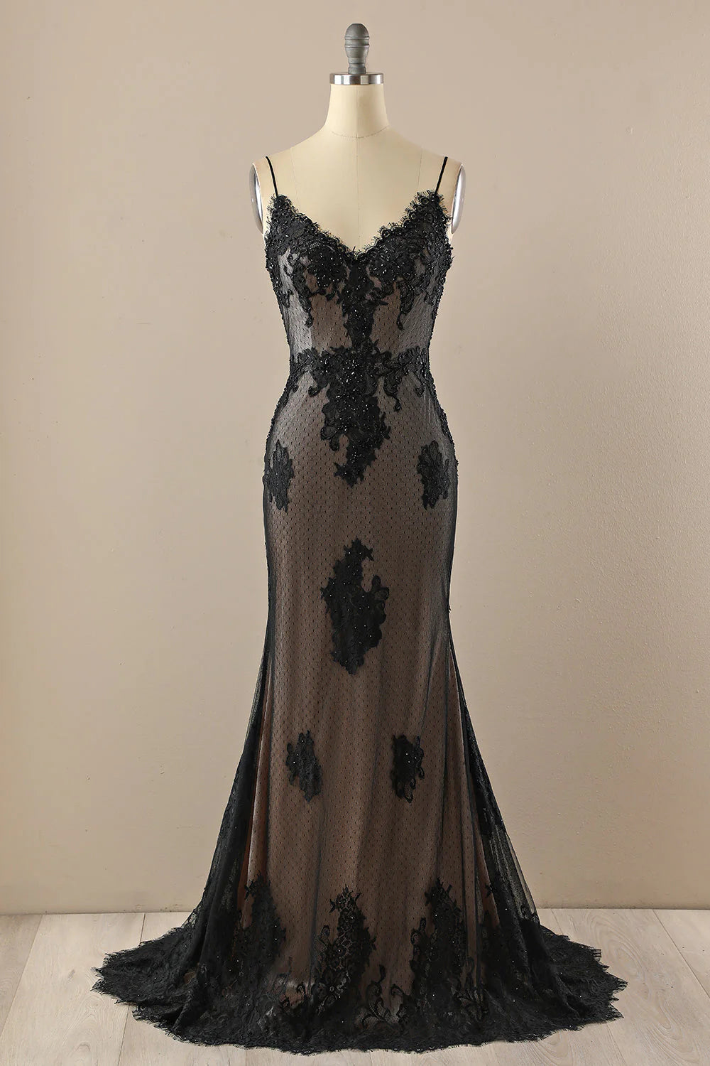 Exquisite Black Mermaid Spaghetti Strap V Neck Backless Beaded Lace Applique Long Formal Dress Hot Sale Evening Dress