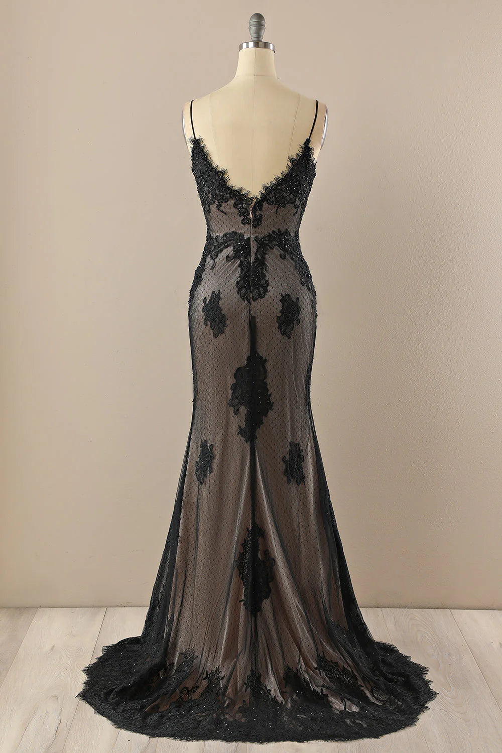 Exquisite Black Mermaid Spaghetti Strap V Neck Backless Beaded Lace Applique Long Formal Dress Hot Sale Evening Dress