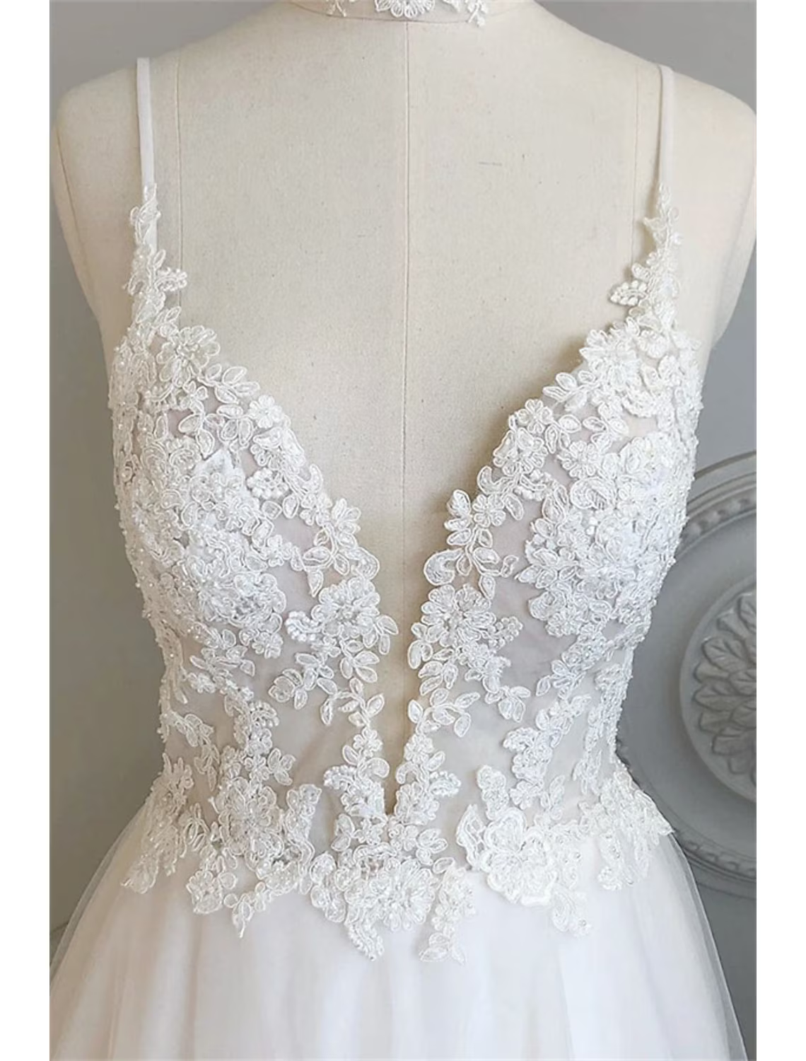 Beautiful Beach Wedding Dresses A-Line Sleeveless Strap Lace With Buttons Appliques