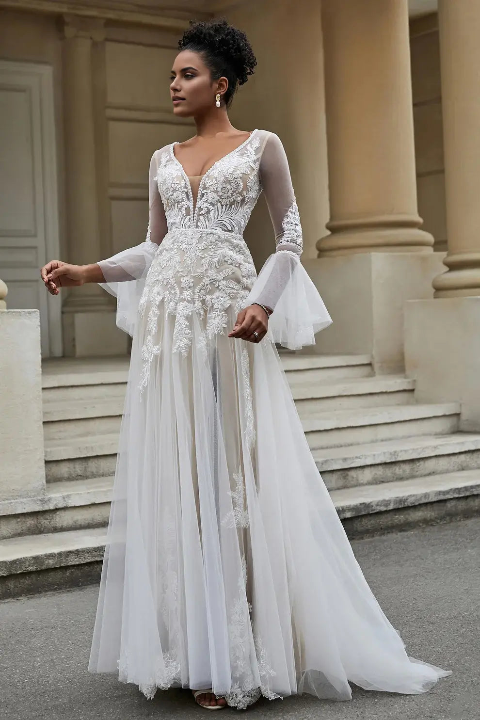 Exquisite A-Line Plunging V-neck Long Sleeves Tulle Lace Applique With Slit Hot Sale Wedding Dress