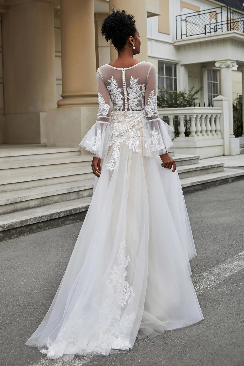 Exquisite A-Line Plunging V-neck Long Sleeves Tulle Lace Applique With Slit Hot Sale Wedding Dress