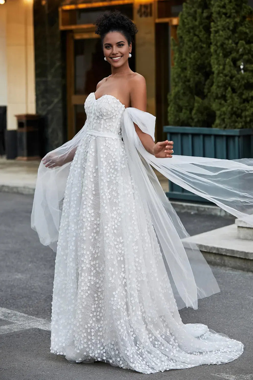 Romantic Lace A-Line Off Shoulder Sweetheart Neckline Sleeveless Backless Affordable Hot Sale Wedding Dress