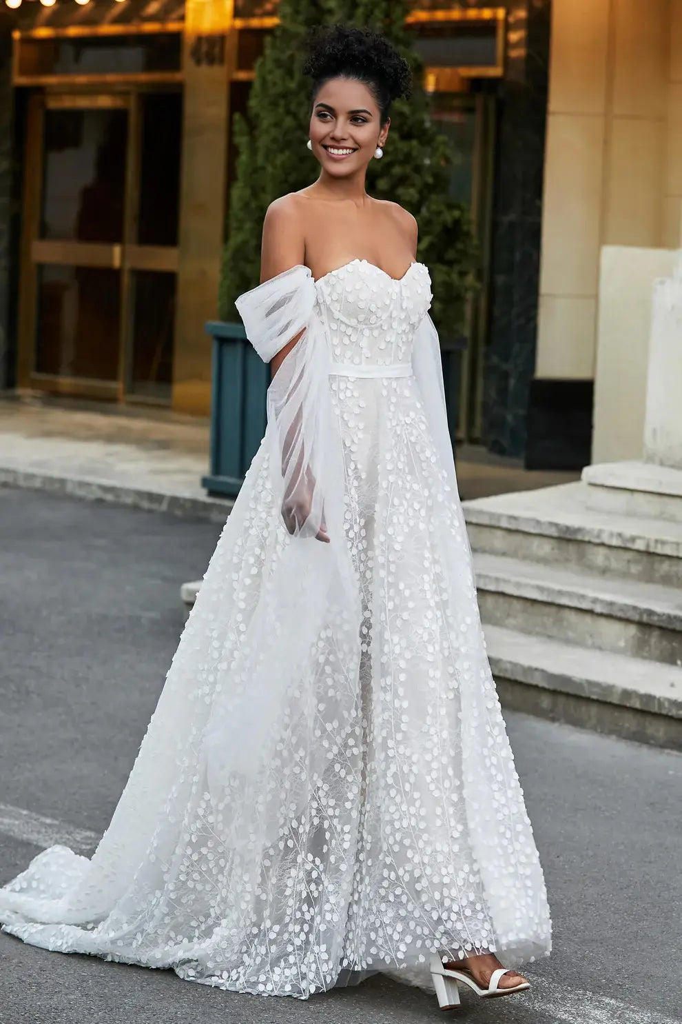 Romantic Lace A-Line Off Shoulder Sweetheart Neckline Sleeveless Backless Affordable Hot Sale Wedding Dress
