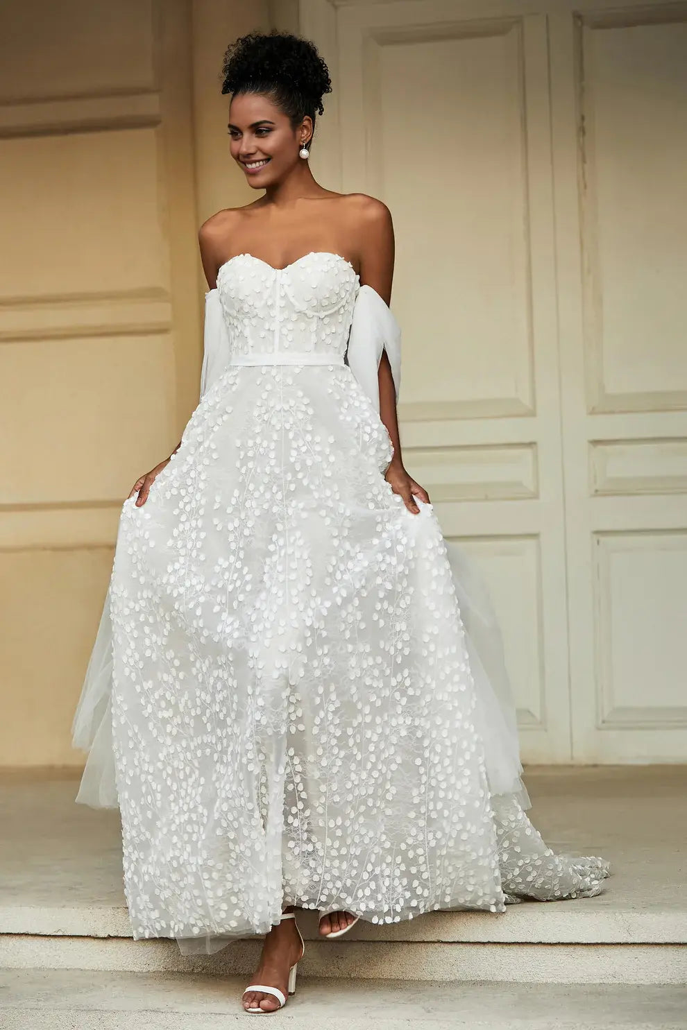 Romantic Lace A-Line Off Shoulder Sweetheart Neckline Sleeveless Backless Affordable Hot Sale Wedding Dress