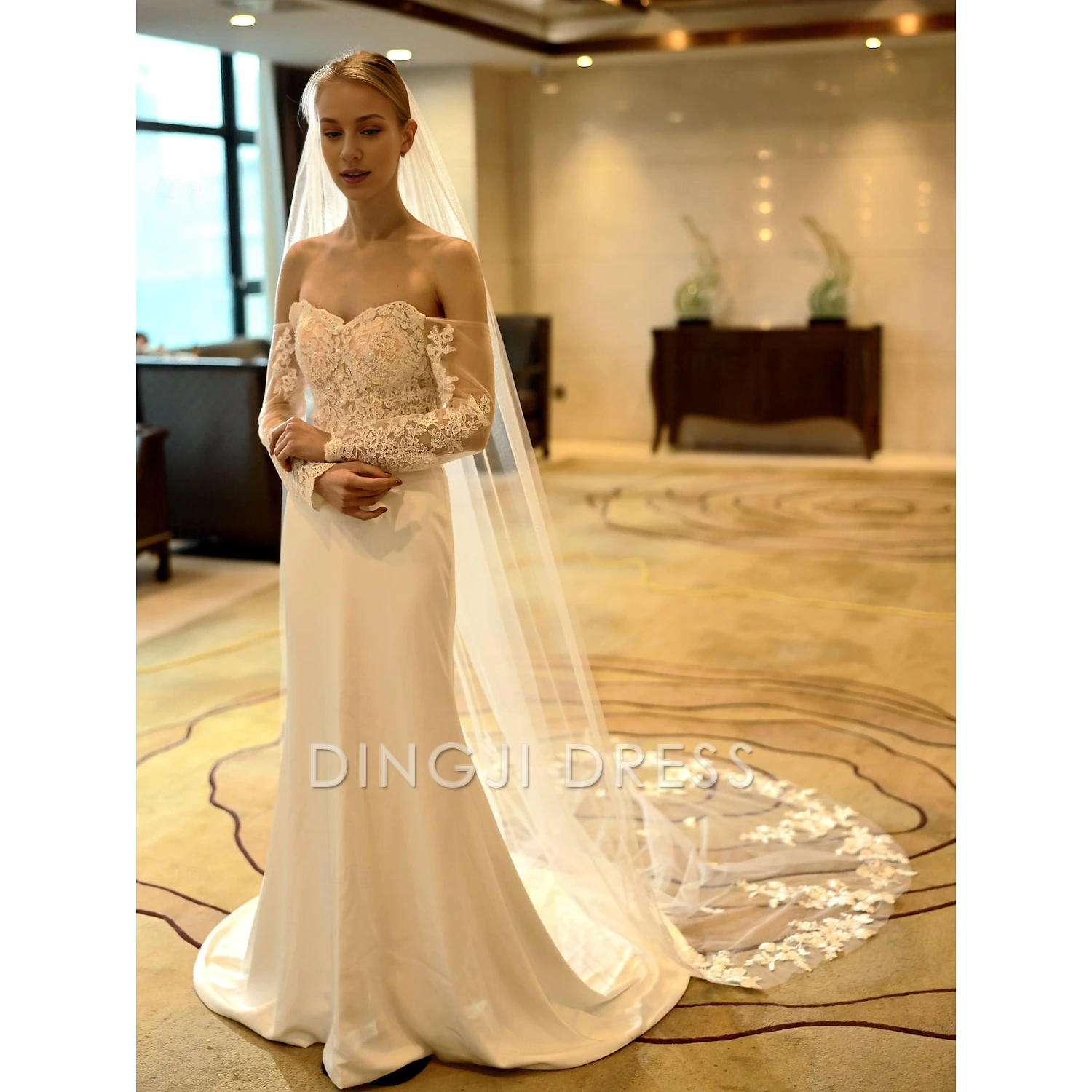 DingJi One-tier Stylish Wedding Veil Chapel Veils / Cathedral Veils Embroidery 118.11 in (300cm) Exquisite Tulle Hot Sale Veil