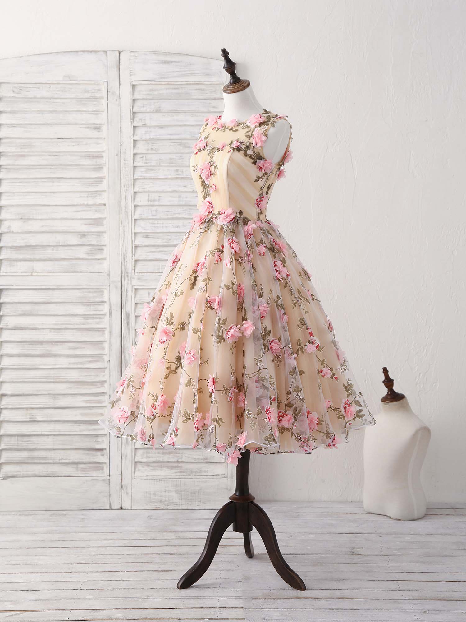 DingJiDress Hot Sale Short Prom Dress A-Line Cocktail Party Dress Wedding Guest Sleeveless Jewel Neck Satin Romantic Appliques Fantastic New Homecoming Dress