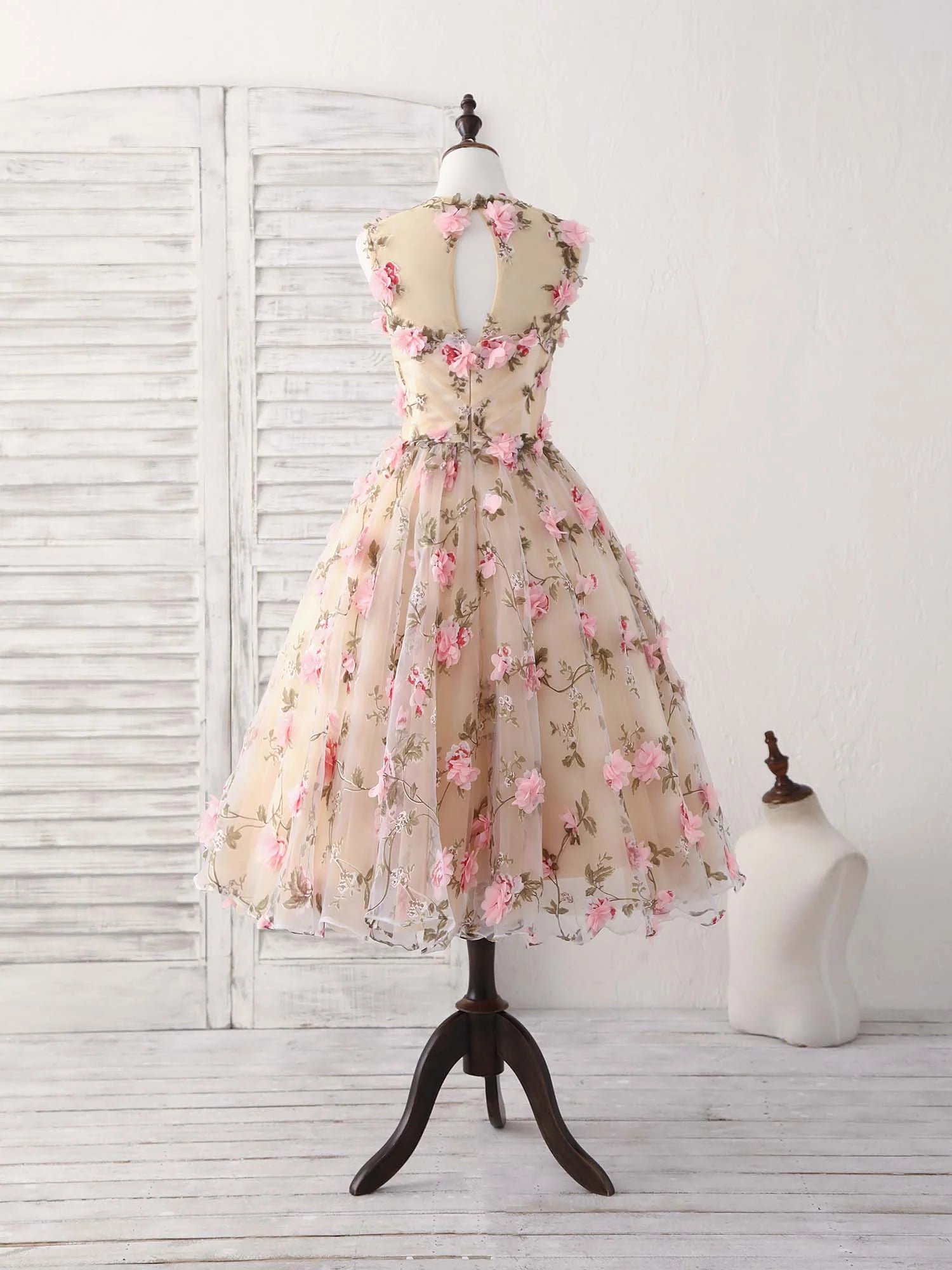 DingJiDress Hot Sale Short Prom Dress A-Line Cocktail Party Dress Wedding Guest Sleeveless Jewel Neck Satin Romantic Appliques Fantastic New Homecoming Dress