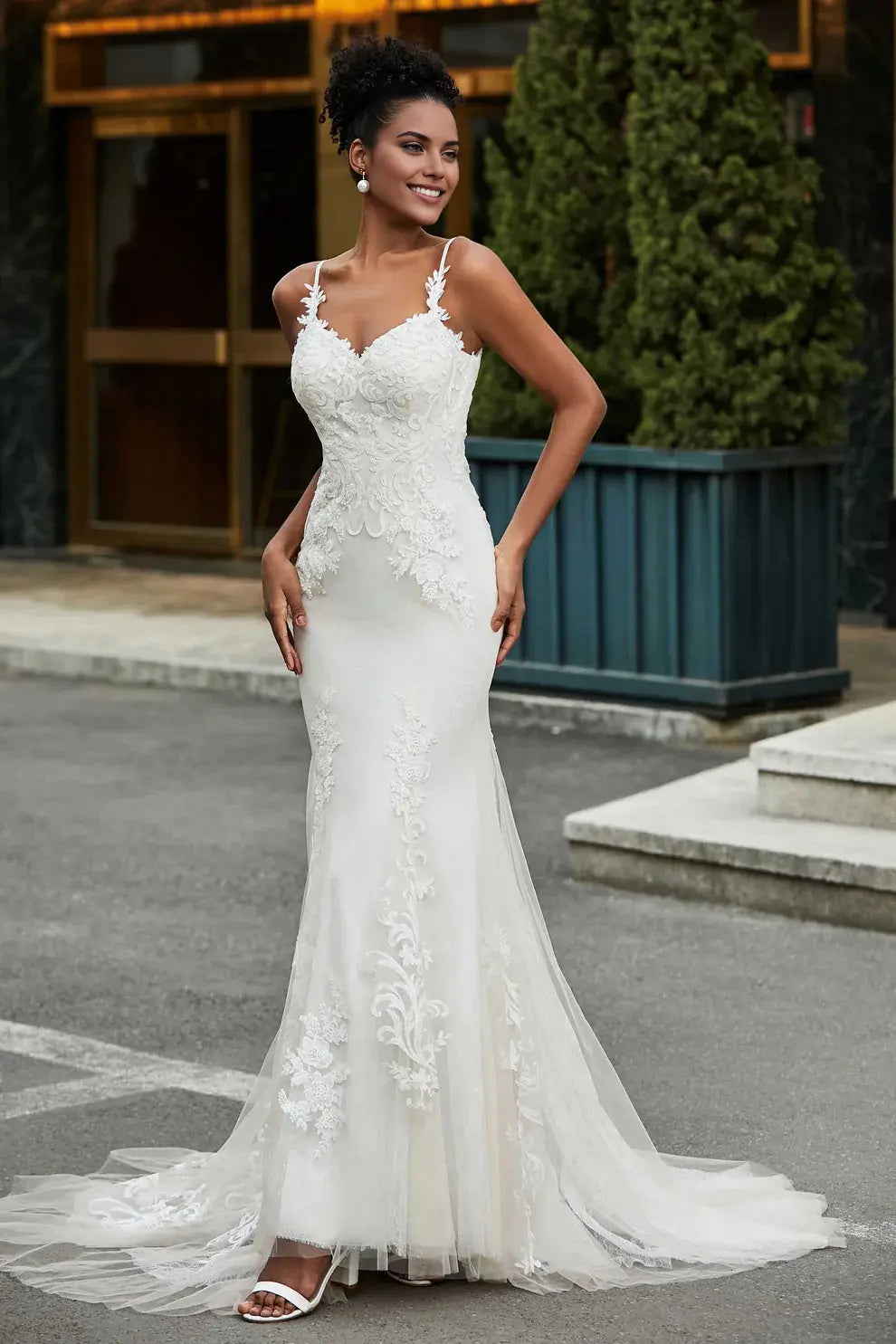 Tulle Charming Mermaid Spaghetti Straps Sweetheart Neckline Lace Applique Backless Affordable Hot Sale Wedding Dress