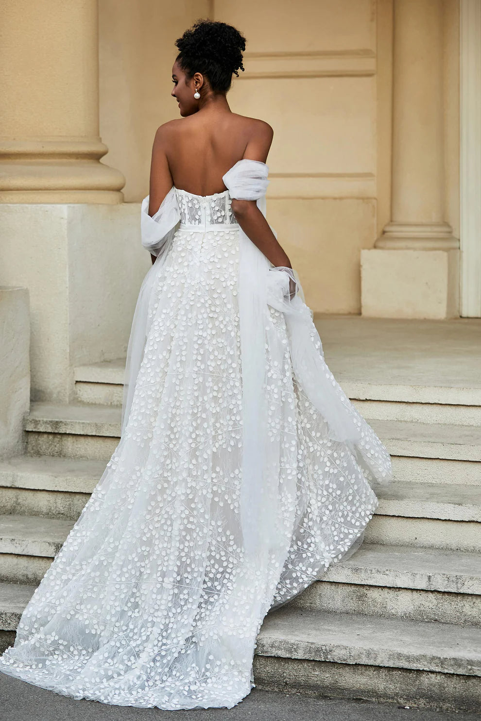 Romantic Lace A-Line Off Shoulder Sweetheart Neckline Sleeveless Backless Affordable Hot Sale Wedding Dress