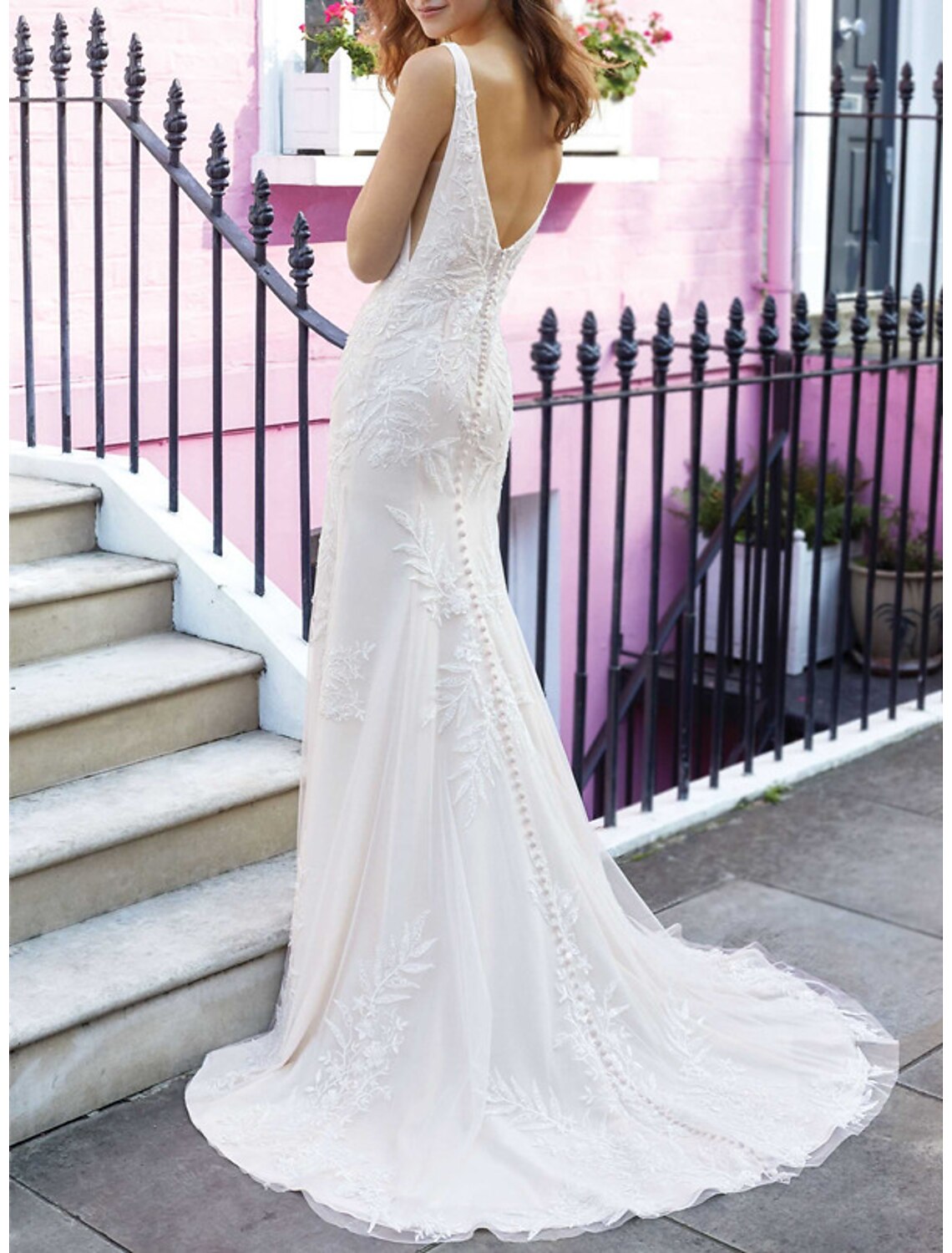 Engagement Open Back Formal Wedding Dresses Mermaid / Trumpet V Neck Sleeveless Court Train Lace Bridal Gowns With Appliques