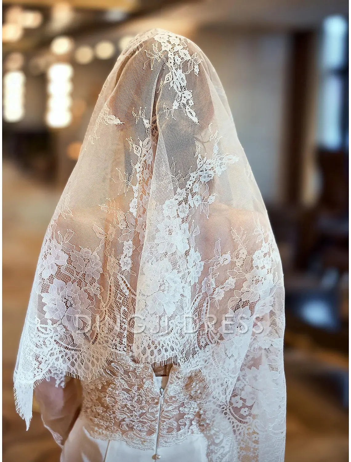 Ding Ji One-tier Vintage Inspired Wedding Veil Elbow Veils with Embroidery 55.12 in (140cm) Lace Romantic Hot Sale Veil