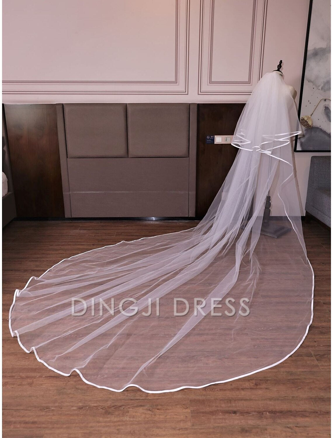 Ding Ji Two-tier Vintage Sweet Wedding Veil Cathedral Veils Tier 137.8 in (350cm) Luxurious Tulle Hot sale Veil