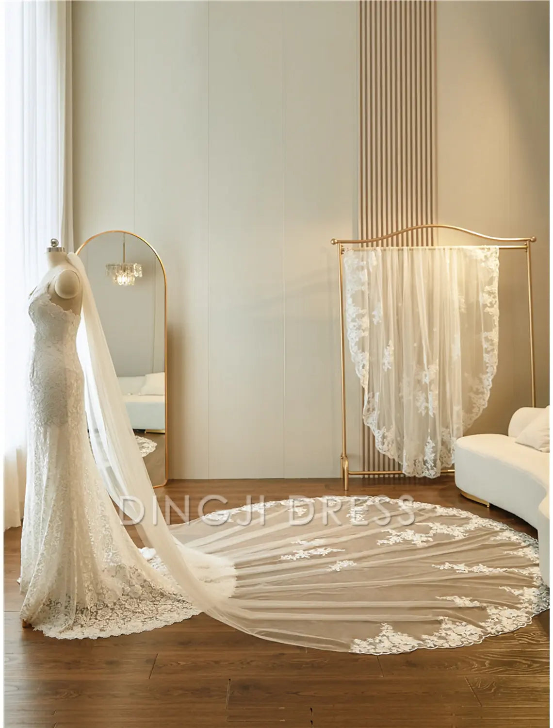 Ding Ji One-tier Lace Applique Edge Wedding Veil Cathedral Veils Embroidery Appliques / Paillette 137.8 in (350cm) Gorgeous Tulle Hot Sale Veil