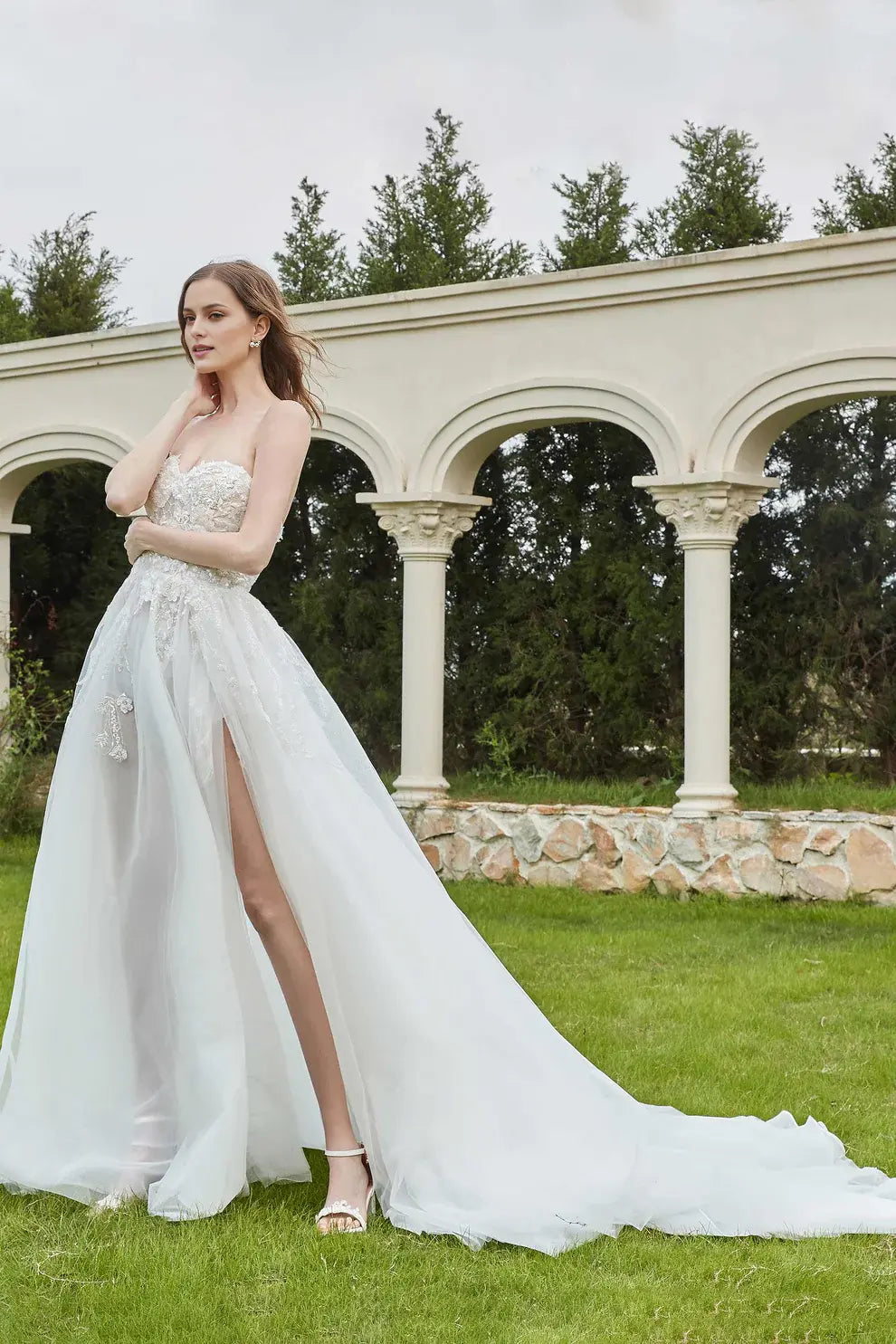 Romantic A-Line Strapless Sweetheart Neckline Tulle Lace Applique Backless With Slit Affordable Hot Sale Wedding Dress