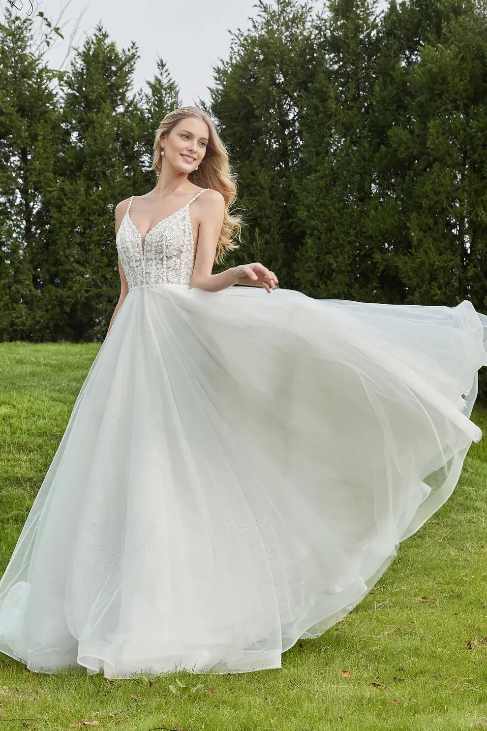 Fashion A-Line Spaghetti Strap Plunging V-Neck Sleeveless Backless Lace Tulle Affordable Hot Sale Wedding Dress