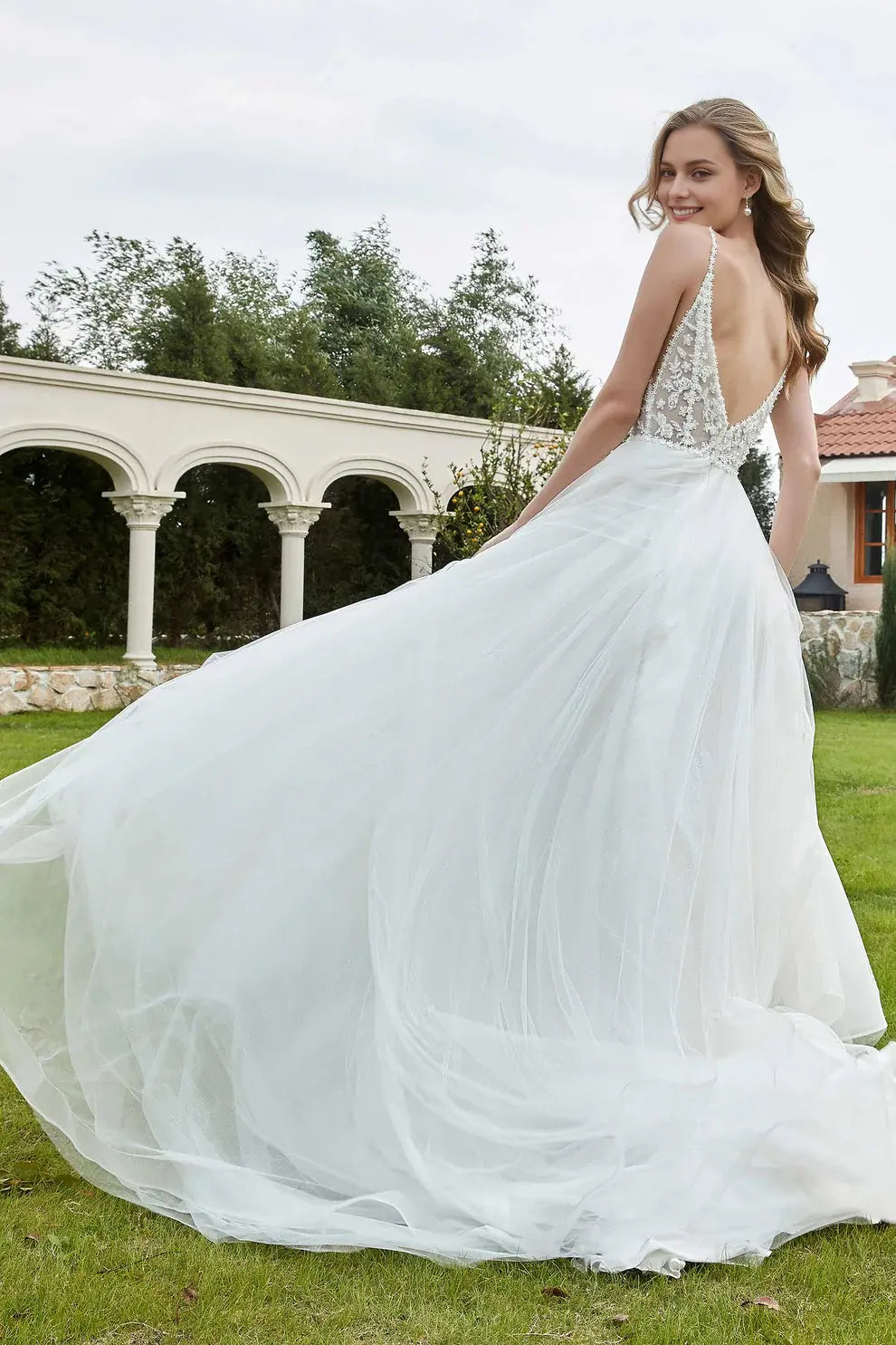 Fashion A-Line Spaghetti Strap Plunging V-Neck Sleeveless Backless Lace Tulle Affordable Hot Sale Wedding Dress