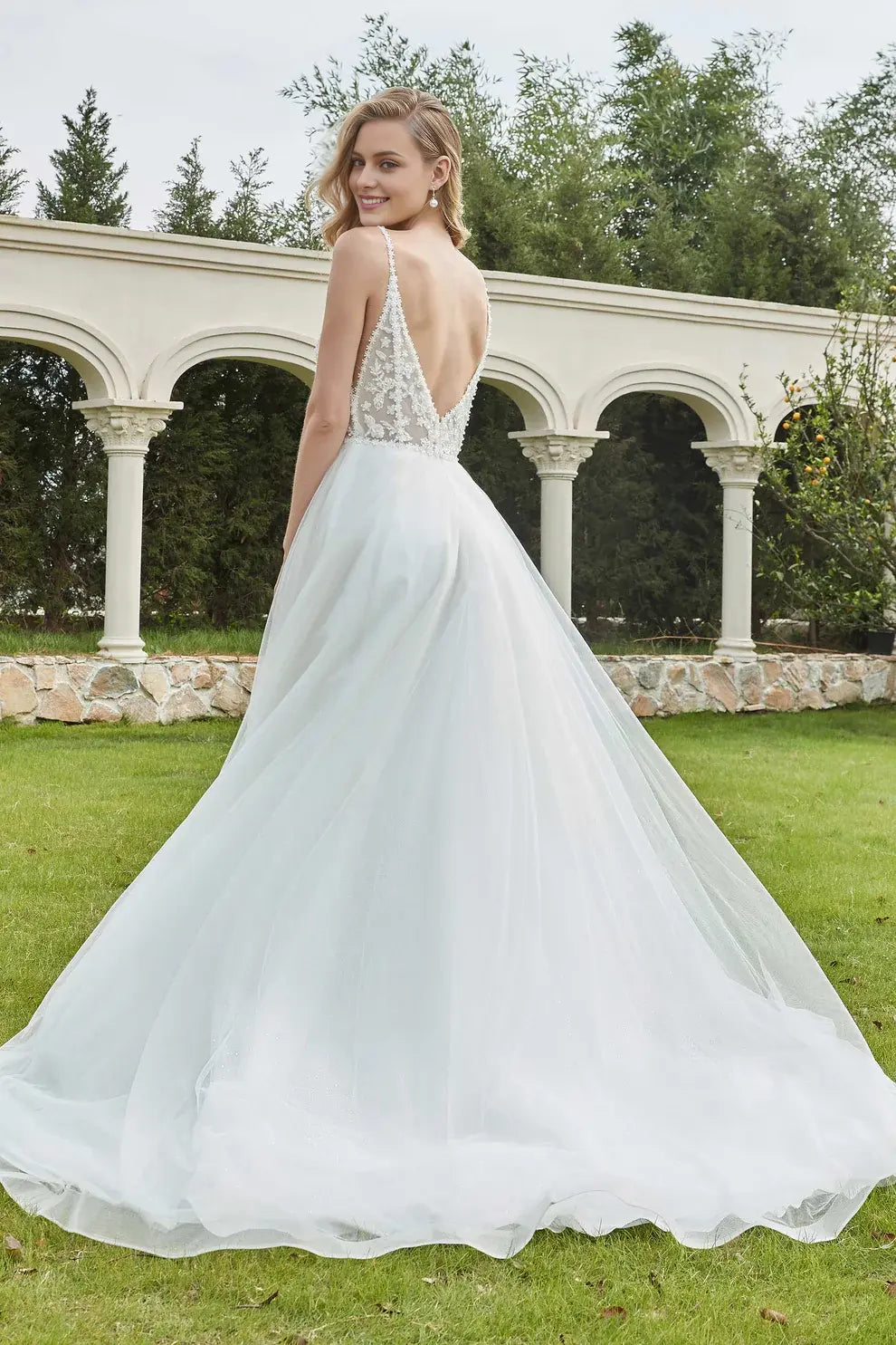 Fashion A-Line Spaghetti Strap Plunging V-Neck Sleeveless Backless Lace Tulle Affordable Hot Sale Wedding Dress