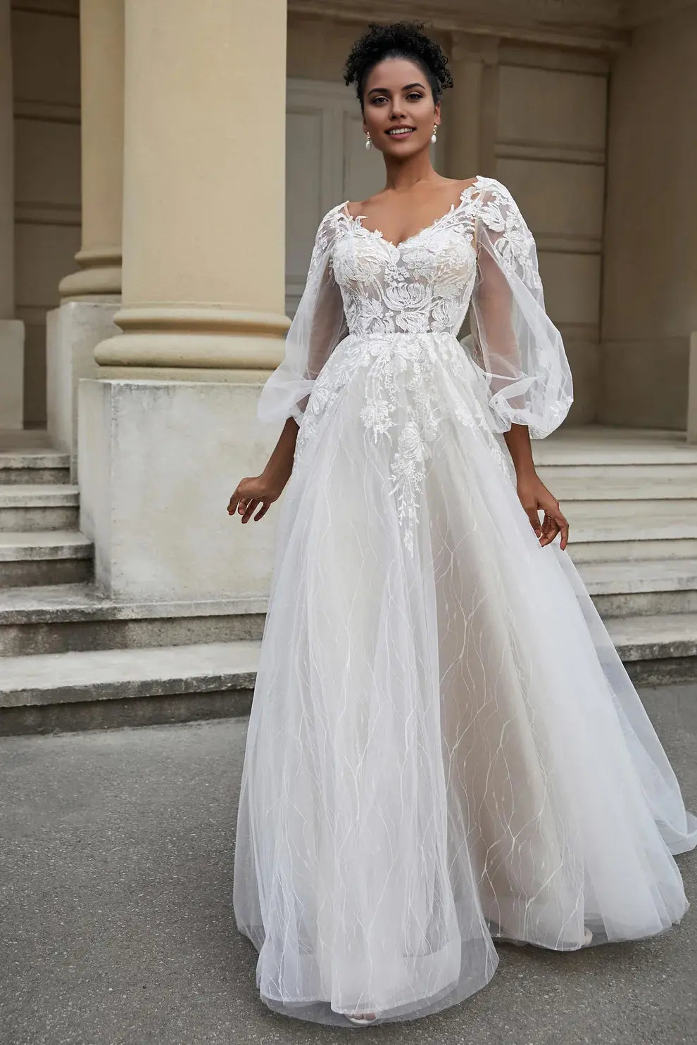 Tulle A Line V-neck Long Sleeves Backless Lace Applique Gorgeous Chapel Train Hot Sale Wedding Dress