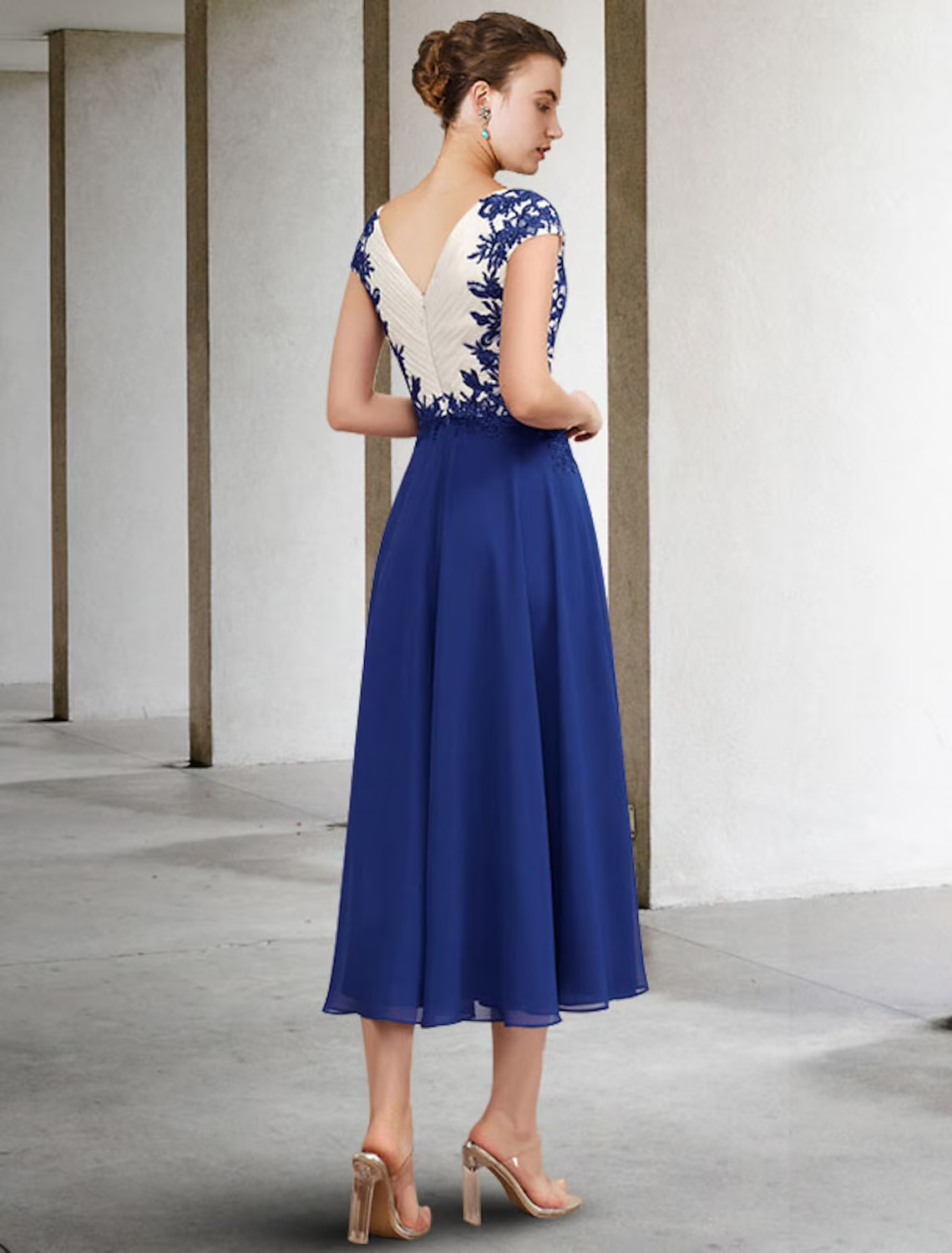 A-Line Mother of the Bride Dress Plus Size Elegant V Neck   Chiffon Lace Cap Sleeve with Appliques Side-Draped