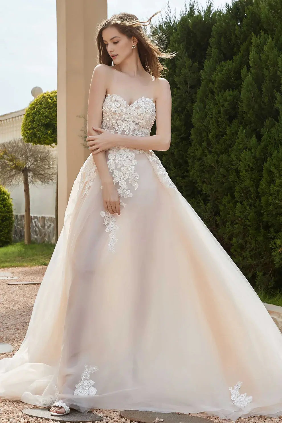 Fantastic Tulle Elegant A-Line Sweetheart Neckline Strapless Lace Applique Backless Affordable Hot Sale Wedding Dress