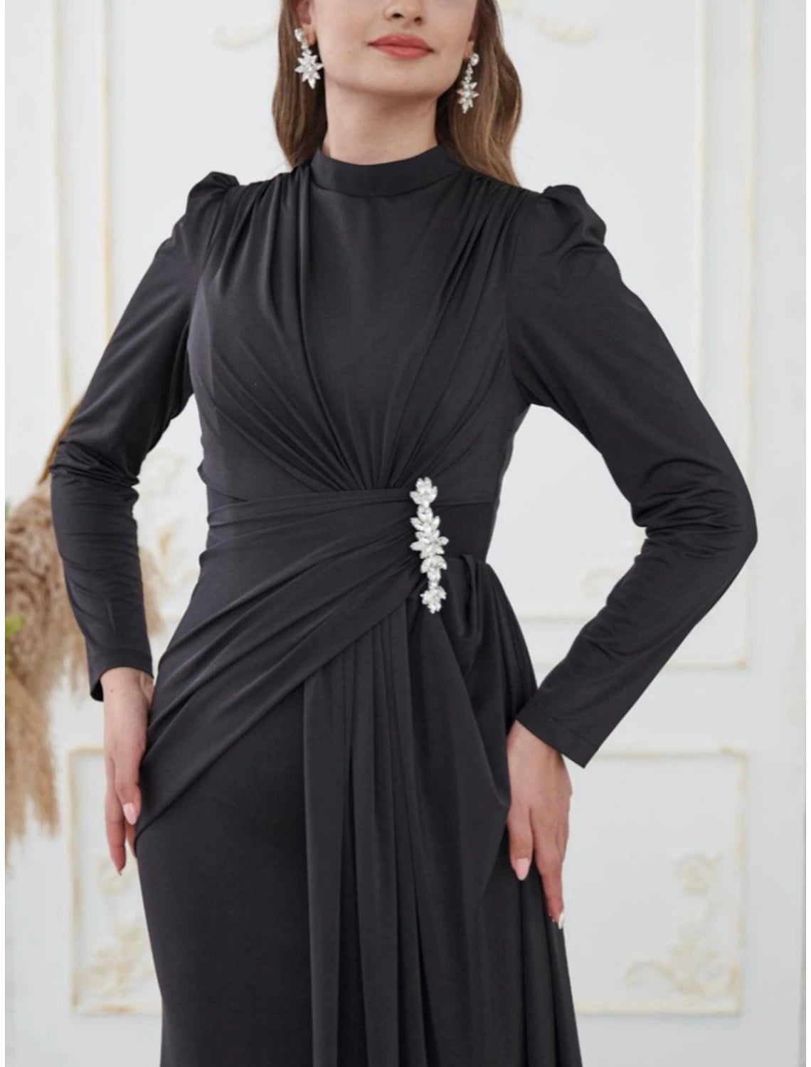A-Line Evening Gown Elegant Black Dress Dress Formal Sweep / Brush Train Long Sleeve High Neck Satin with Pleats Sequin