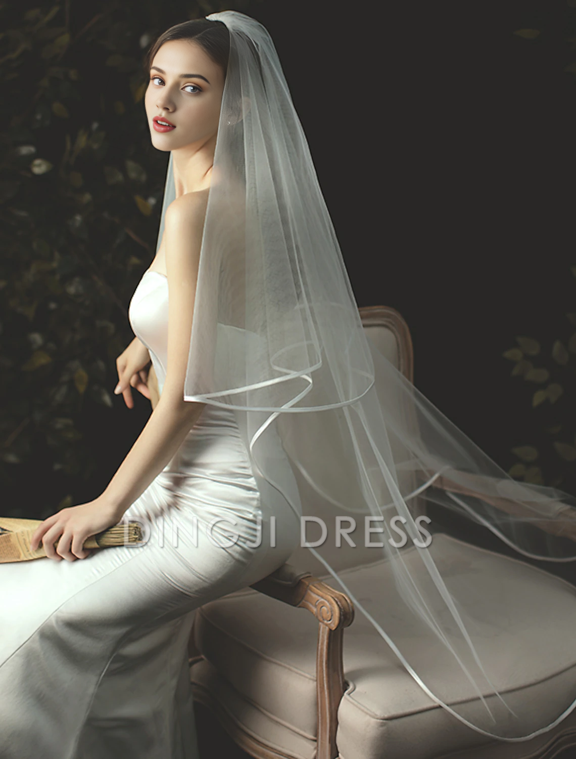 Ding Ji Two-tier Stylish Classic Wedding Veil Chapel Veils Solid Fashion Tulle Veil
