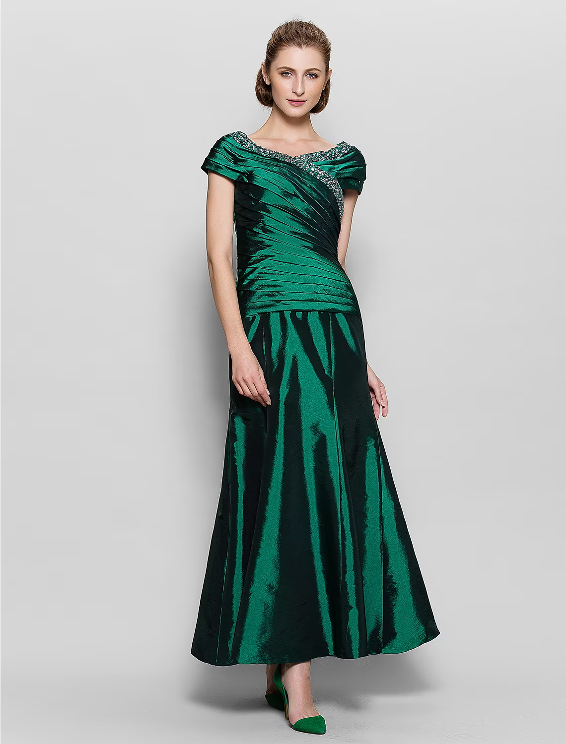 A-Line Mother of the Bride Dress Vintage Inspired V Neck Ankle Length Short Sleeve with Beading Side Draping