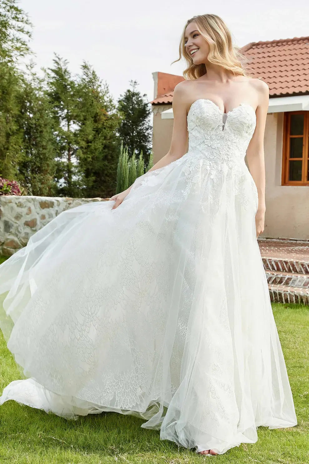 Romantic Tulle Exquisite Lace A-Line Strapless Sweetheart Neckline with Lace Up Backless Affordable Hot Sale Wedding Dress