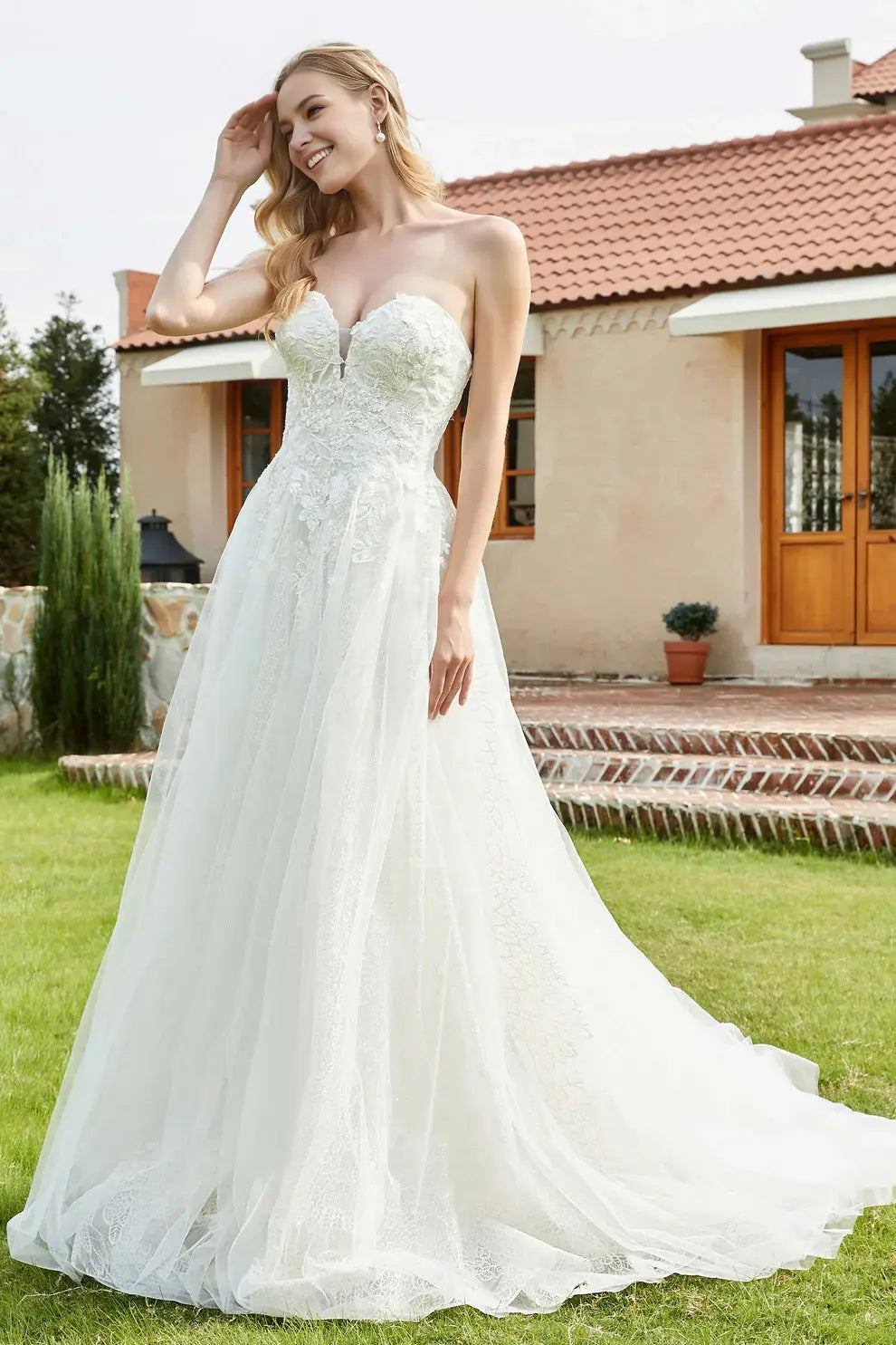 Romantic Tulle Exquisite Lace A-Line Strapless Sweetheart Neckline with Lace Up Backless Affordable Hot Sale Wedding Dress