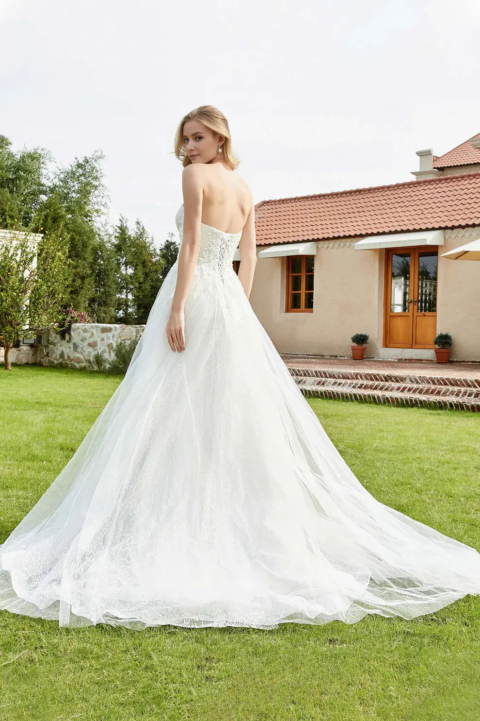 Romantic Tulle Exquisite Lace A-Line Strapless Sweetheart Neckline with Lace Up Backless Affordable Hot Sale Wedding Dress