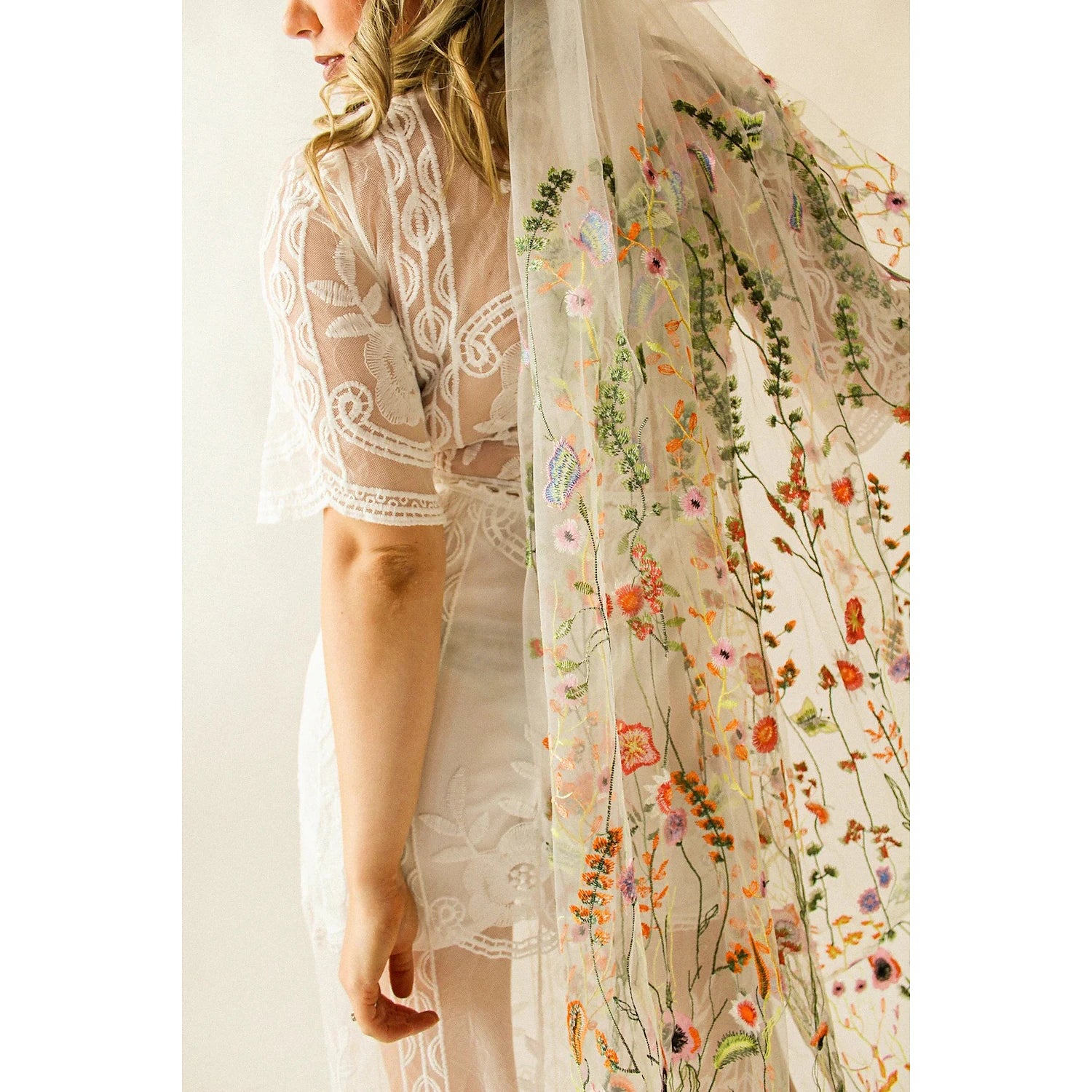 DingJiDress One-tier Flower Style Wedding Veil Chapel Veils with Embroidery 62.99 in (160cm) Tulle