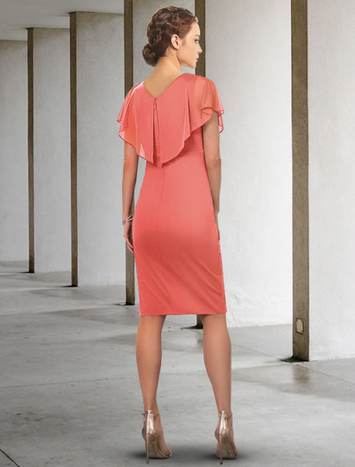 Mother of the Bride Dress Elegant V Neck Knee Length Chiffon Short Sleeve with Ruched